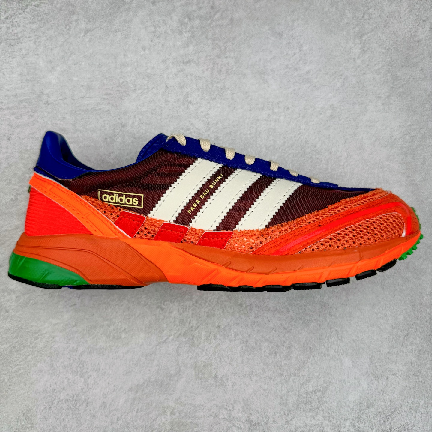 BAD BUNNY x adidas originals ADIZERO SL 72 联名柔软舒适防滑耐磨低帮生活休闲鞋 货号：JP8816 / JP8815 / JQ8757 此番 Bad Bunny 和 adidas 以 Adizero SL 72 为蓝本，推出 3 款不同配色，设计灵感汲取自复古跑鞋 SL 72 ，将经典元素与现代风尚相融合，打造出别具一格的鞋履。鞋面采用多层次叠加设计，很有层次感，吸引人。选用华夫格网、绒面革、皮革和灯芯绒等优质材料。鞋身上的 “ Para Bad Bunny ”中足标识与双阿迪达斯标志，彰显了双方的合作身份。搭载 Adizero 泡棉中底，确保卓越的舒适性与性能表现。尺码：36 36.5 37.5 38 38.5 39 40 40.5 41 42 42.5 43 44 44.5 45-选品中心