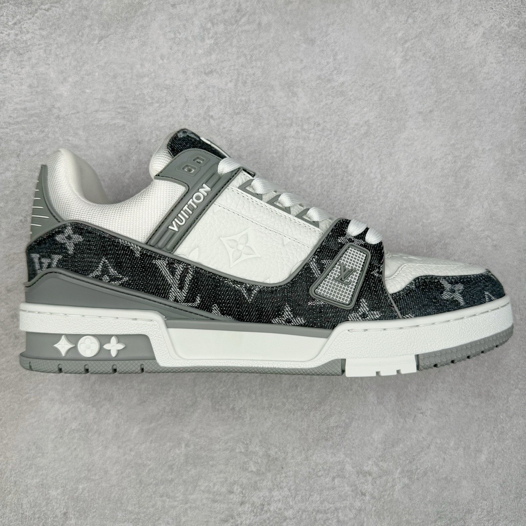 图片[8]-＃GD广顶 Louis Vuitton Trainer lv路易威登时装走秀运动时尚板鞋 外贸零售特供批次 2023全新纸板数据 印花高频效果碾压市面 市售天花板产物 耗时半年巨作 全套原厂新版原纸板楦头开发 原厂特供皮料加持 市场所有版本中综合最强的货品 GD实力大厂出品 全网最全配色更新最快 最成熟的做工稳定的品控 完美鞋型超高的清洁度 零毛边线头瑕疵 全套原楦原纸版原鞋开模 全网最具灵魂的版型 正确原装黄色鞋盒 正确中底印花 鞋面印花3D高频深度立体 全鞋电脑针车 紧密相连 针距密度一致 环保乳胶注塑鞋垫 厚度脚感还原原版 皮面裁剪部位 统一油边封口工艺 原装橡胶大底含胶量大底组合零偏差 专柜全套包装 防尘袋 说明书 质保卡 男女鞋 尺码：35 36 37 38 39 40 41 42 43 44 45-选品中心
