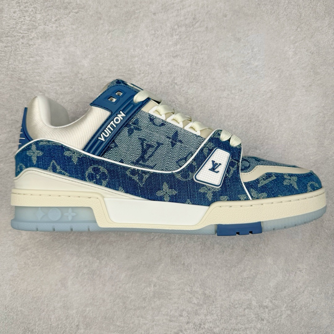 图片[9]-＃GD广顶 Louis Vuitton Trainer lv路易威登时装走秀运动时尚板鞋 外贸零售特供批次 2023全新纸板数据 印花高频效果碾压市面 市售天花板产物 耗时半年巨作 全套原厂新版原纸板楦头开发 原厂特供皮料加持 市场所有版本中综合最强的货品 GD实力大厂出品 全网最全配色更新最快 最成熟的做工稳定的品控 完美鞋型超高的清洁度 零毛边线头瑕疵 全套原楦原纸版原鞋开模 全网最具灵魂的版型 正确原装黄色鞋盒 正确中底印花 鞋面印花3D高频深度立体 全鞋电脑针车 紧密相连 针距密度一致 环保乳胶注塑鞋垫 厚度脚感还原原版 皮面裁剪部位 统一油边封口工艺 原装橡胶大底含胶量大底组合零偏差 专柜全套包装 防尘袋 说明书 质保卡 男女鞋 尺码：35 36 37 38 39 40 41 42 43 44 45-选品中心