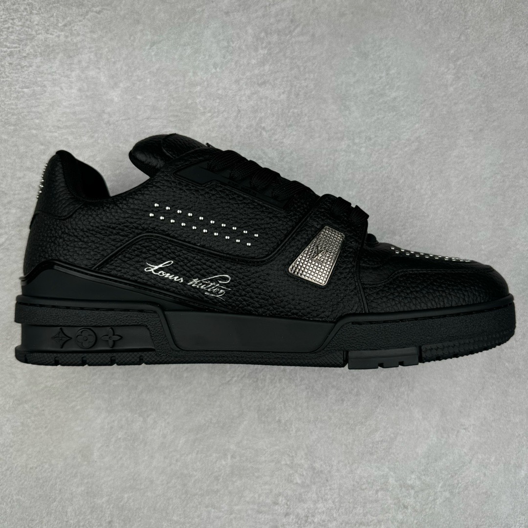 图片[7]-＃GD广顶 Louis Vuitton Trainer lv路易威登时装走秀运动时尚板鞋 外贸零售特供批次 2023全新纸板数据 印花高频效果碾压市面 市售天花板产物 耗时半年巨作 全套原厂新版原纸板楦头开发 原厂特供皮料加持 市场所有版本中综合最强的货品 GD实力大厂出品 全网最全配色更新最快 最成熟的做工稳定的品控 完美鞋型超高的清洁度 零毛边线头瑕疵 全套原楦原纸版原鞋开模 全网最具灵魂的版型 正确原装黄色鞋盒 正确中底印花 鞋面印花3D高频深度立体 全鞋电脑针车 紧密相连 针距密度一致 环保乳胶注塑鞋垫 厚度脚感还原原版 皮面裁剪部位 统一油边封口工艺 原装橡胶大底含胶量大底组合零偏差 专柜全套包装 防尘袋 说明书 质保卡 男女鞋 尺码：35 36 37 38 39 40 41 42 43 44 45-选品中心