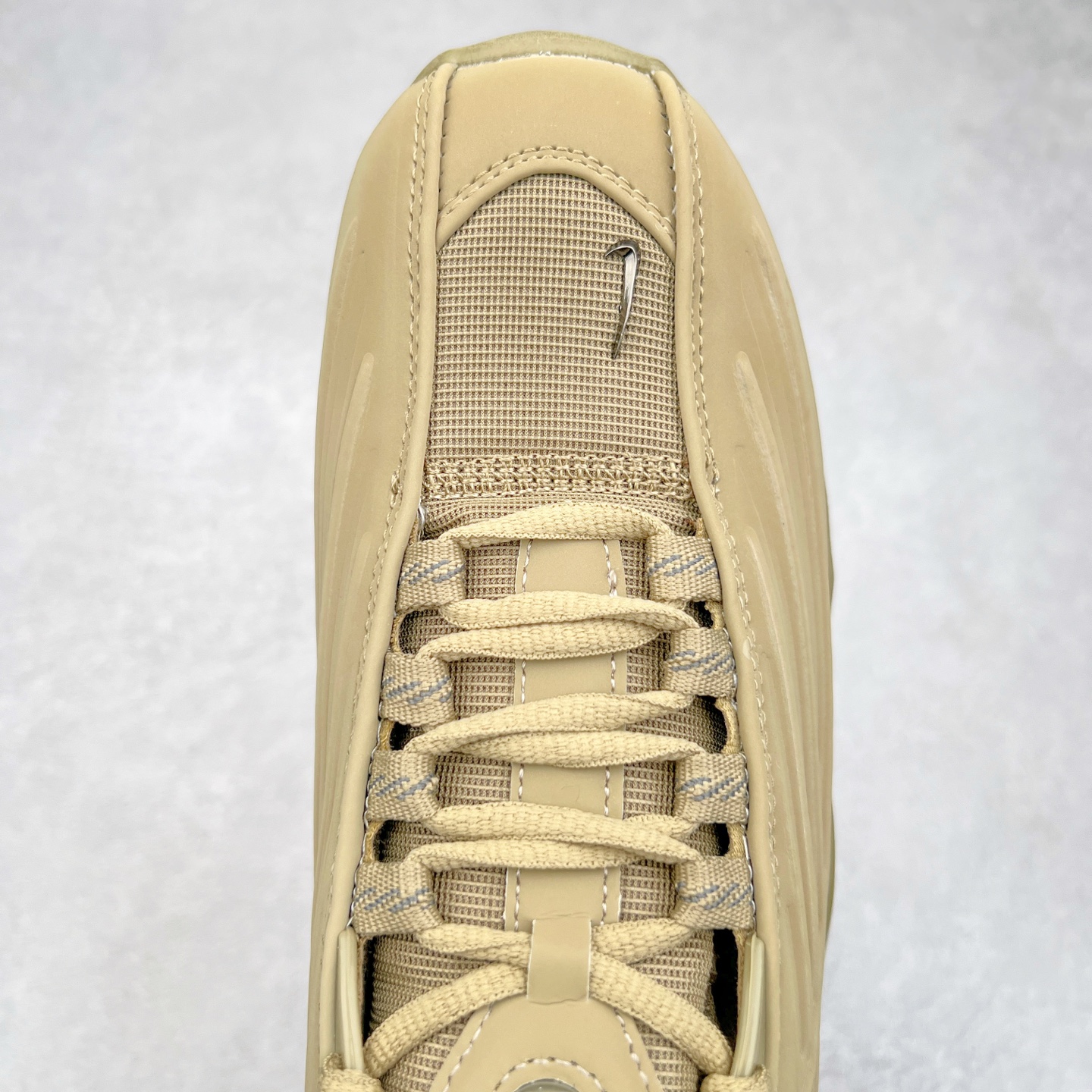 图片[4]-NOCTA x NK Hot Step 2 Air Terra 联名款减震耐磨机能篮球鞋 DZ7293-600 鞋面造型有很强的线条感 电镀元素贯穿鞋身 以其鲜明的色调 为街头时尚注入了一股新鲜活力 这款鞋的设计灵感来源于篮球场上的激情与活力 鞋身采用亮眼的颜色覆盖 搭配上黑色和白色的细节点缀 形成了强烈的视觉冲击 让人一眼就难以忘怀 不仅仅是一双鞋 它是一种态度 一种对生活充满热情的态度 无论是在夜晚的街头漫步 还是在篮球场上的激烈对抗 它都能让你成为众人焦点 尺码：36 36.5 37.5 38 38.5 39 40 40.5 41 42 42.5 43 44 44.5 45 46 47.5-选品中心