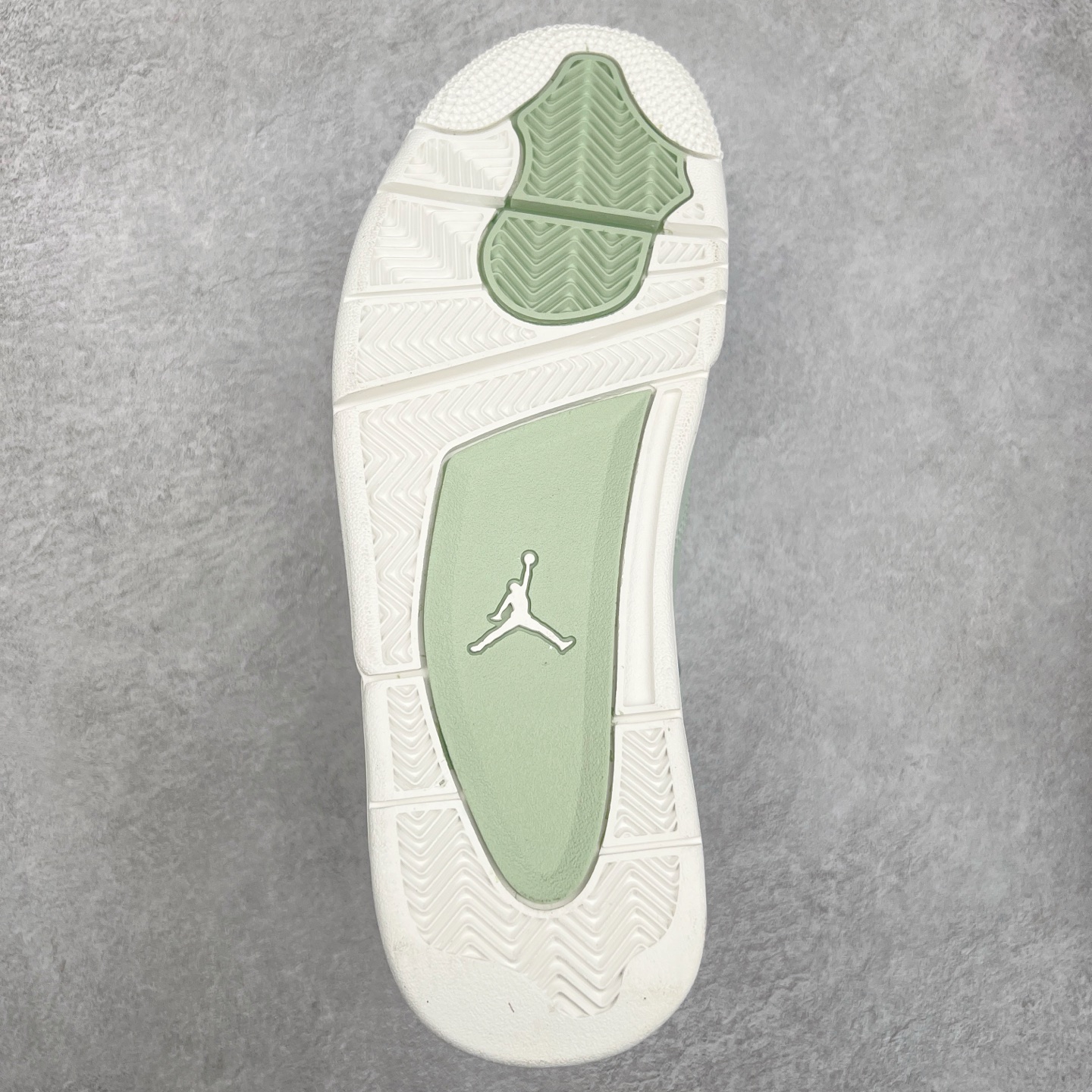 图片[9]-＃F版 Air Jordan AJ4 Retro \\\” Fear \\\” 黑白恐惧 复刻2024版 FQ8138-002 大厂出品 全头层加持 原鞋原楦原纸板同源开发 完美呈现乔4的版型 内侧正确双色网格 还原细节 原厂皮料 正确气垫颜色 正确网格工艺 正确拉帮工艺 全鞋原装材料制作 原档案原模具打造 支持全方位与正品对比 尺码：36 36.5 37.5 38 38.5 39 40 40.5 41 42 42.5 43 44 44.5 45 46 47.5-选品中心