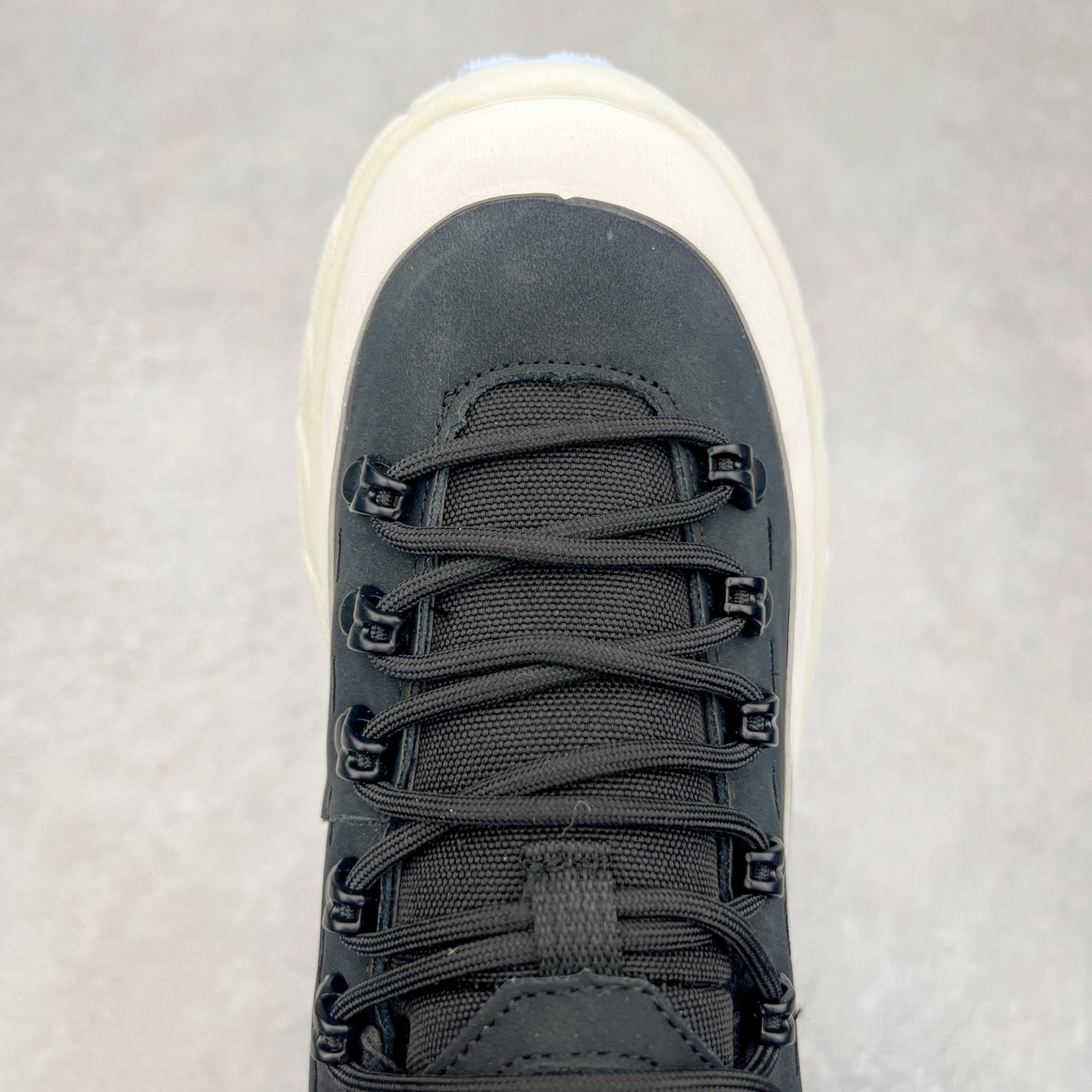 图片[4]-＃纯原 HOKA ONE ONE Tor Uitra Low 托亚潮流户外越野登山功能鞋 鞋款利用机能、户外、复古元素将都市型格与户外机能无缝结合 既能自由穿梭于城市的钢筋水泥之间 也能轻松演绎山系潮流搭配 全粒面皮革结合模压鞋口 提升持久耐穿度 直至鞋头的鞋带设计 舒适灵活的调节 搭配鞋头处HOKA ONE ONE飞翼纹饰 营造了个性十足的张扬气场 Tor Ultra 配备 Vibram® 鞋底与 EVA 和RMAT® 中底 给穿著者最佳的抓地力及舒适性 另外中底的金属摇杆可稳定脚部行程 当走过崎岖山路时依然让脚部得到平稳的感觉 而整对鞋以皮革和耐用尼龙布材打造 与坚固的鞋底相结合 可以牢固地支撑脚部和脚踝 另外外层搭载的Event技术 保持鞋履防水以及鞋内透气作用 尺码：36 36.5 37.5 38 38.5 39 40 40.5 41 42 42.5 43 44 44.5 45-选品中心