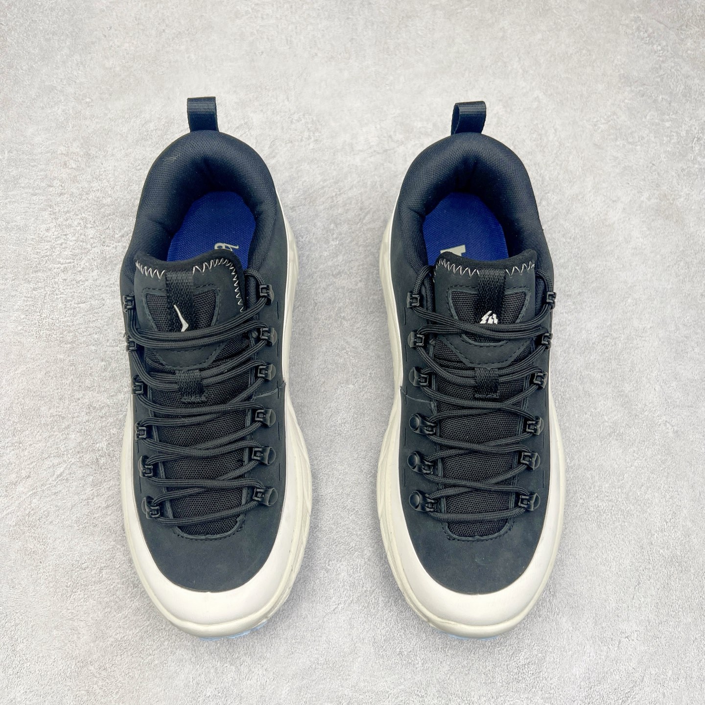 图片[2]-＃纯原 HOKA ONE ONE Tor Uitra Low 托亚潮流户外越野登山功能鞋 鞋款利用机能、户外、复古元素将都市型格与户外机能无缝结合 既能自由穿梭于城市的钢筋水泥之间 也能轻松演绎山系潮流搭配 全粒面皮革结合模压鞋口 提升持久耐穿度 直至鞋头的鞋带设计 舒适灵活的调节 搭配鞋头处HOKA ONE ONE飞翼纹饰 营造了个性十足的张扬气场 Tor Ultra 配备 Vibram® 鞋底与 EVA 和RMAT® 中底 给穿著者最佳的抓地力及舒适性 另外中底的金属摇杆可稳定脚部行程 当走过崎岖山路时依然让脚部得到平稳的感觉 而整对鞋以皮革和耐用尼龙布材打造 与坚固的鞋底相结合 可以牢固地支撑脚部和脚踝 另外外层搭载的Event技术 保持鞋履防水以及鞋内透气作用 尺码：36 36.5 37.5 38 38.5 39 40 40.5 41 42 42.5 43 44 44.5 45-选品中心