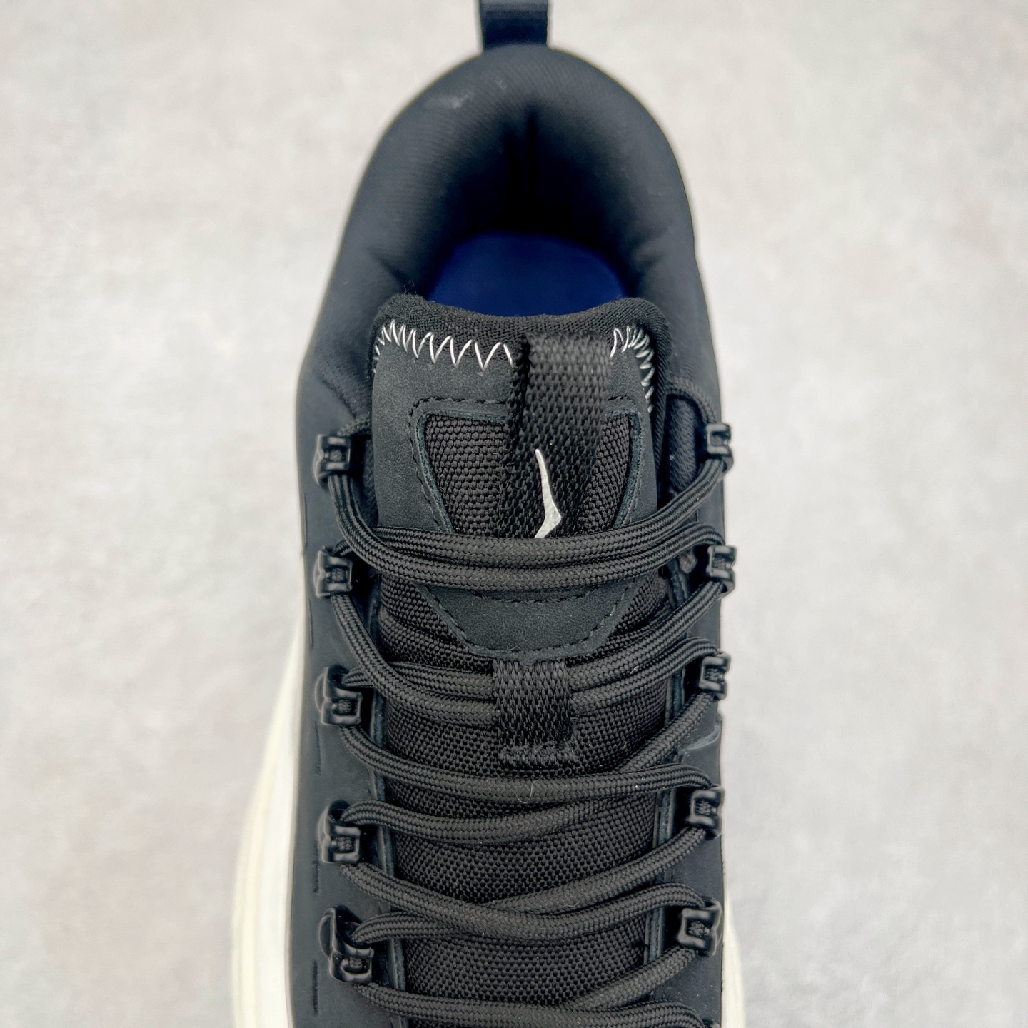 图片[5]-＃纯原 HOKA ONE ONE Tor Uitra Low 托亚潮流户外越野登山功能鞋 鞋款利用机能、户外、复古元素将都市型格与户外机能无缝结合 既能自由穿梭于城市的钢筋水泥之间 也能轻松演绎山系潮流搭配 全粒面皮革结合模压鞋口 提升持久耐穿度 直至鞋头的鞋带设计 舒适灵活的调节 搭配鞋头处HOKA ONE ONE飞翼纹饰 营造了个性十足的张扬气场 Tor Ultra 配备 Vibram® 鞋底与 EVA 和RMAT® 中底 给穿著者最佳的抓地力及舒适性 另外中底的金属摇杆可稳定脚部行程 当走过崎岖山路时依然让脚部得到平稳的感觉 而整对鞋以皮革和耐用尼龙布材打造 与坚固的鞋底相结合 可以牢固地支撑脚部和脚踝 另外外层搭载的Event技术 保持鞋履防水以及鞋内透气作用 尺码：36 36.5 37.5 38 38.5 39 40 40.5 41 42 42.5 43 44 44.5 45-选品中心