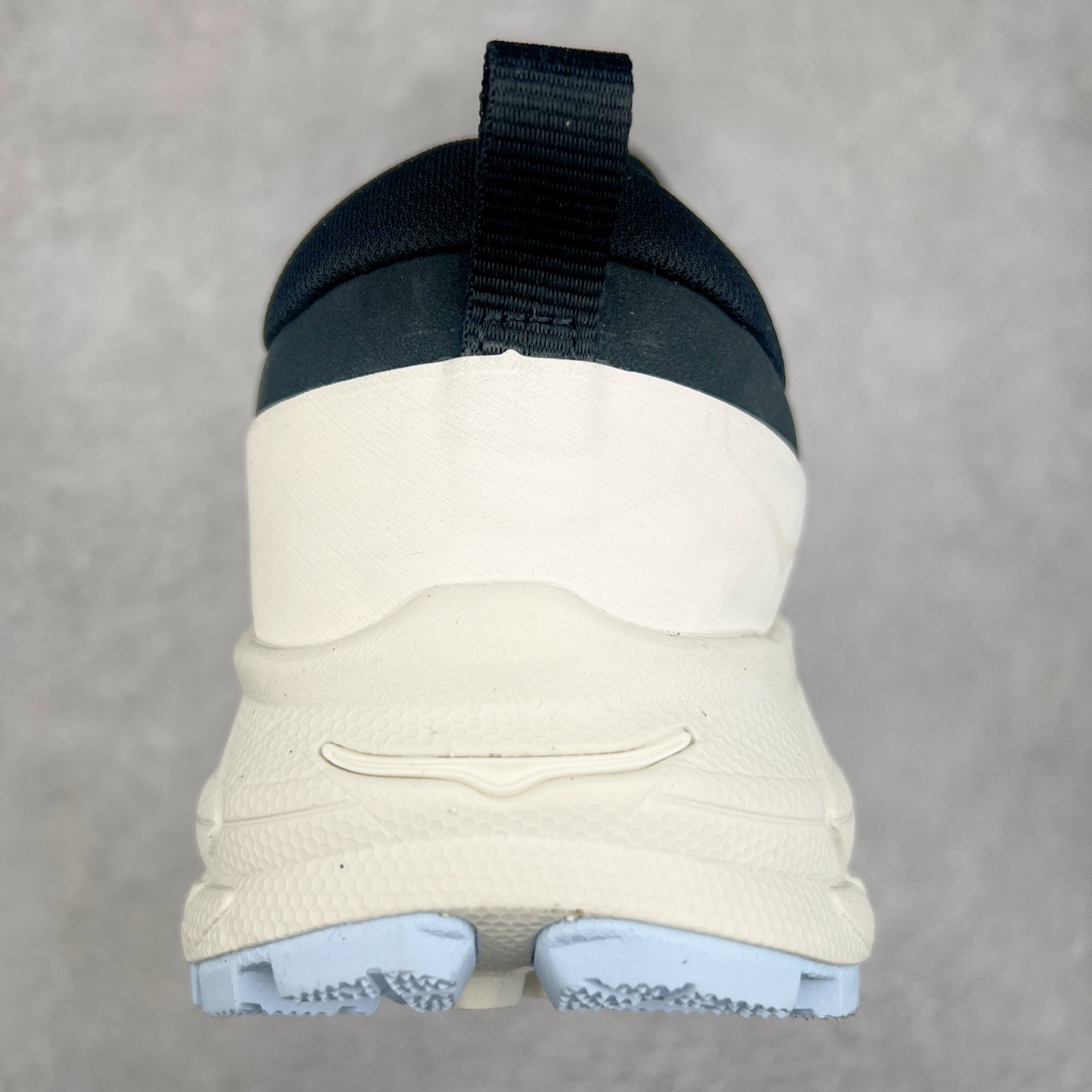 图片[8]-＃纯原 HOKA ONE ONE Tor Uitra Low 托亚潮流户外越野登山功能鞋 鞋款利用机能、户外、复古元素将都市型格与户外机能无缝结合 既能自由穿梭于城市的钢筋水泥之间 也能轻松演绎山系潮流搭配 全粒面皮革结合模压鞋口 提升持久耐穿度 直至鞋头的鞋带设计 舒适灵活的调节 搭配鞋头处HOKA ONE ONE飞翼纹饰 营造了个性十足的张扬气场 Tor Ultra 配备 Vibram® 鞋底与 EVA 和RMAT® 中底 给穿著者最佳的抓地力及舒适性 另外中底的金属摇杆可稳定脚部行程 当走过崎岖山路时依然让脚部得到平稳的感觉 而整对鞋以皮革和耐用尼龙布材打造 与坚固的鞋底相结合 可以牢固地支撑脚部和脚踝 另外外层搭载的Event技术 保持鞋履防水以及鞋内透气作用 尺码：36 36.5 37.5 38 38.5 39 40 40.5 41 42 42.5 43 44 44.5 45-选品中心