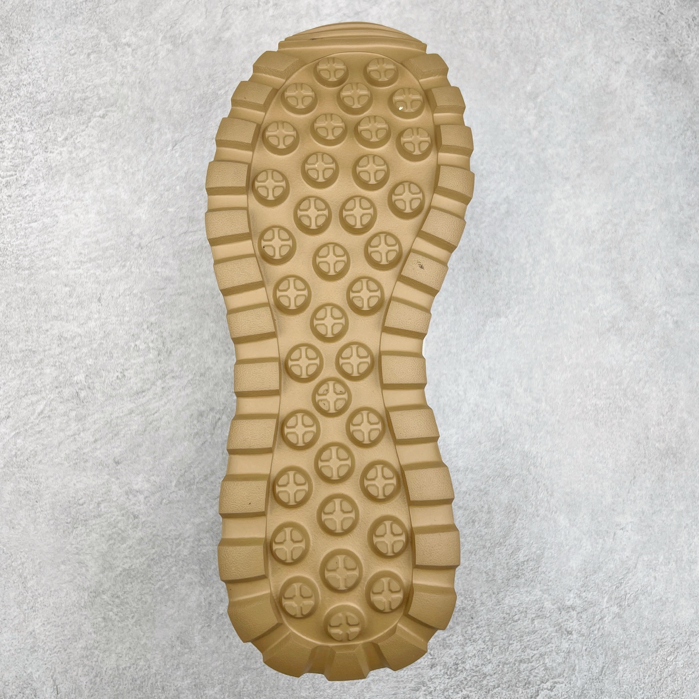 图片[9]-PRADA普拉达 厚底徽标系带运动休闲男鞋系列 广东大厂品质 专柜同步 大气个性更潮更抢眼更追求档次，它将颠覆旧念，与您共度时尚潮人必备! 面料采用原版进口小牛皮 牛皮内里垫脚 橡胶发泡大底 轻便防滑耐磨 脚感舒适 款式耐看做工精细 配以简洁利落的鞋楦 彰显男人的果敢和硬朗 尺码：39-44（皮鞋码）-选品中心