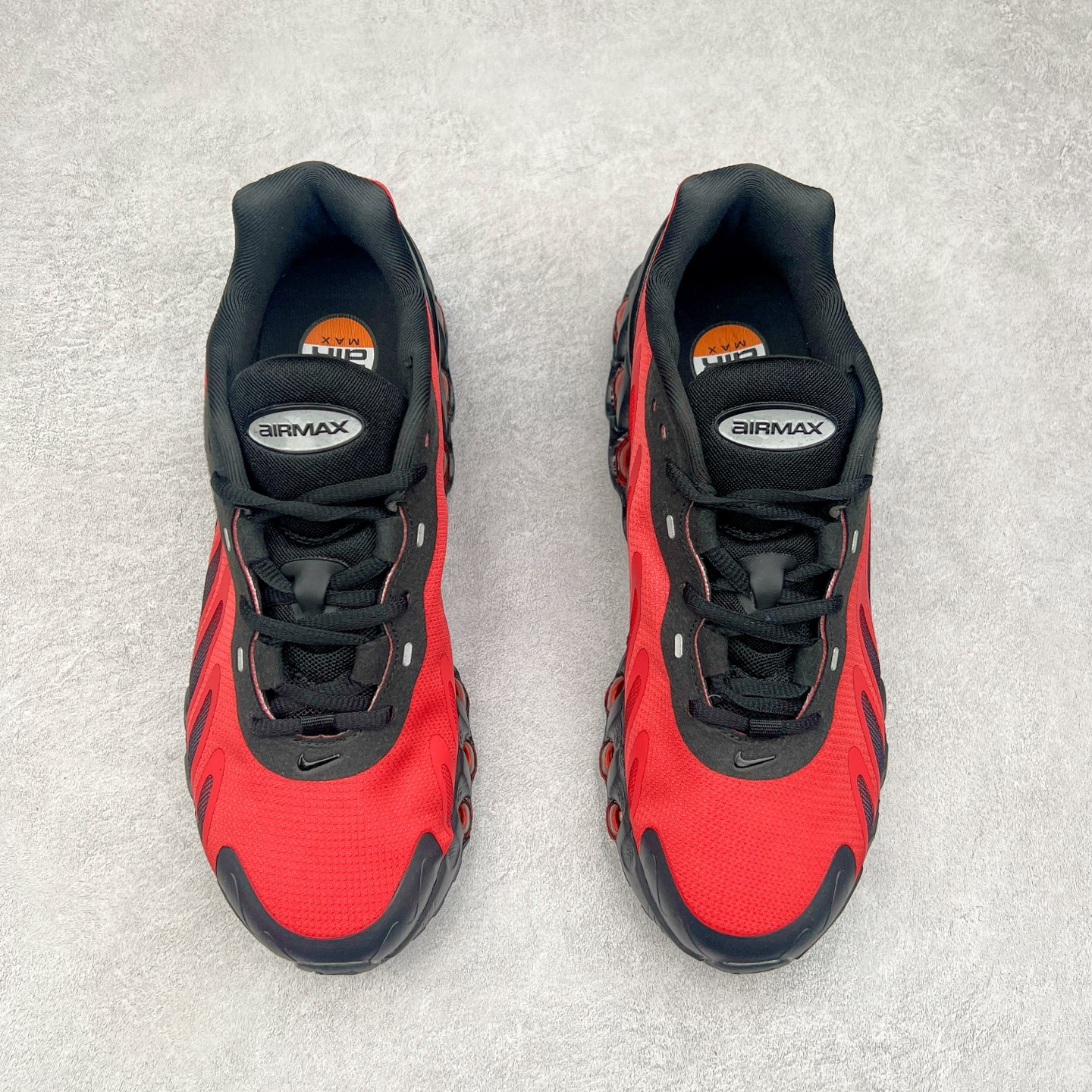 图片[2]-NK Air Max DN8 全掌科技气垫缓震运动跑鞋 FQ7860-032 DN8的核心亮点在于其八腔气垫结构 根据不同部位设定的气压值专为行走设计 提供卓越的舒适感 鞋面的设计让人联想到上世纪90年代末至2000年代初的多款Air Max 中底上系列圆形孔洞引发了热议 不少人将其与竞争品牌的缓震技术进行比较 例如K-SWISS 2010年代初推出的Tubes技 及以多孔鞋底闻名的品牌 尺码：36 36.5 37.5 38 38.5 39 40 40.5 41 42 42.5 43 44 44.5 45-选品中心