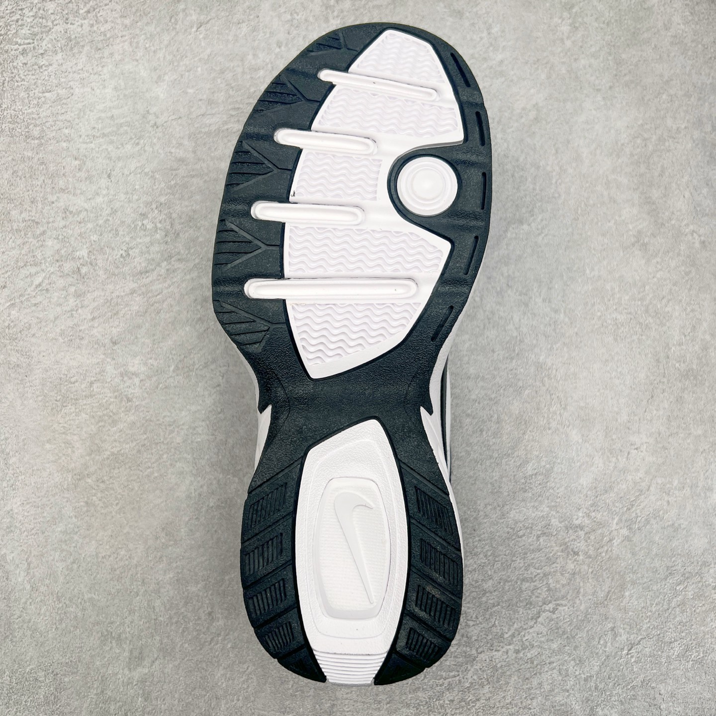 图片[9]-NK Air Monarch IV M2K Tekno 复古运动老爹鞋 正确原楦开发版型 内置Air气垫版本 细节完美还原 复古潮流优质皮革打造鞋面 夸张流线极符 风靡老爹元素 外形延续当下潮流得未来感老爹鞋 设计干净配色风格也带有浓郁的复古感受 极为独特 货号：415445-168 尺码：36 36.5 37.5 38 38.5 39 40 40.5 41 42 42.5 43 44 44.5 45-选品中心