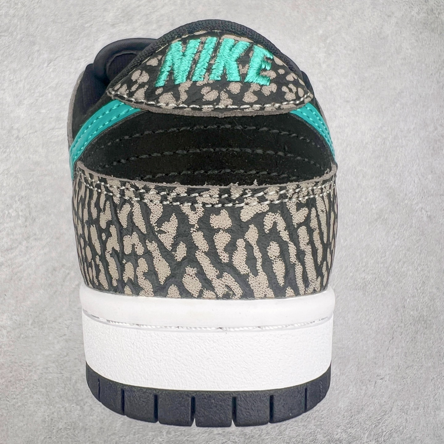 图片[8]-＃GT纯原特价福利 NK SB Dunk Low 系列 注意价格再次下调 之前3XX的东西 白菜价终极捡漏 全套原楦原模倾力打造完美版型 原厂Sadesa D7 皮料 细纹排气孔完全一致 独家原厂航空铝磨具打磨大底 鞋头坡度极致还原 无解鞋型 原盒原配 圈内天花板工艺 原厂冲刀 超高清洁度 全鞋零毛边皮料切割 采用原厂百宏鞋带以及原厂百宏织唛舌标 内标可供原厂几率过验 原厂中底布点胶 原厂中底布拉帮走线遵循公司 实拍调校N版已经零色差零失真 百分百还原实物色彩所见即所得 不存在货不对板色差等低级问题 选购参考实物拍摄 不混卖不参货 只用心做好货严格选品 承诺混一赔十 尺码对应库存明细‼️-选品中心