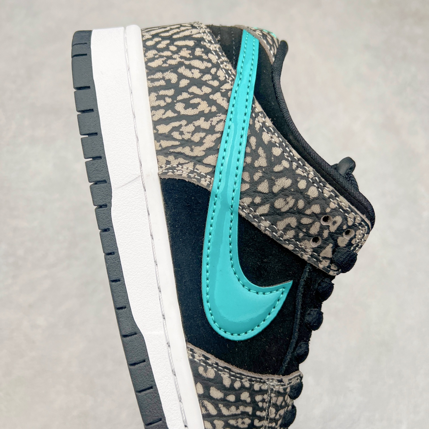 图片[6]-＃GT纯原特价福利 NK SB Dunk Low 系列 注意价格再次下调 之前3XX的东西 白菜价终极捡漏 全套原楦原模倾力打造完美版型 原厂Sadesa D7 皮料 细纹排气孔完全一致 独家原厂航空铝磨具打磨大底 鞋头坡度极致还原 无解鞋型 原盒原配 圈内天花板工艺 原厂冲刀 超高清洁度 全鞋零毛边皮料切割 采用原厂百宏鞋带以及原厂百宏织唛舌标 内标可供原厂几率过验 原厂中底布点胶 原厂中底布拉帮走线遵循公司 实拍调校N版已经零色差零失真 百分百还原实物色彩所见即所得 不存在货不对板色差等低级问题 选购参考实物拍摄 不混卖不参货 只用心做好货严格选品 承诺混一赔十 尺码对应库存明细‼️-选品中心