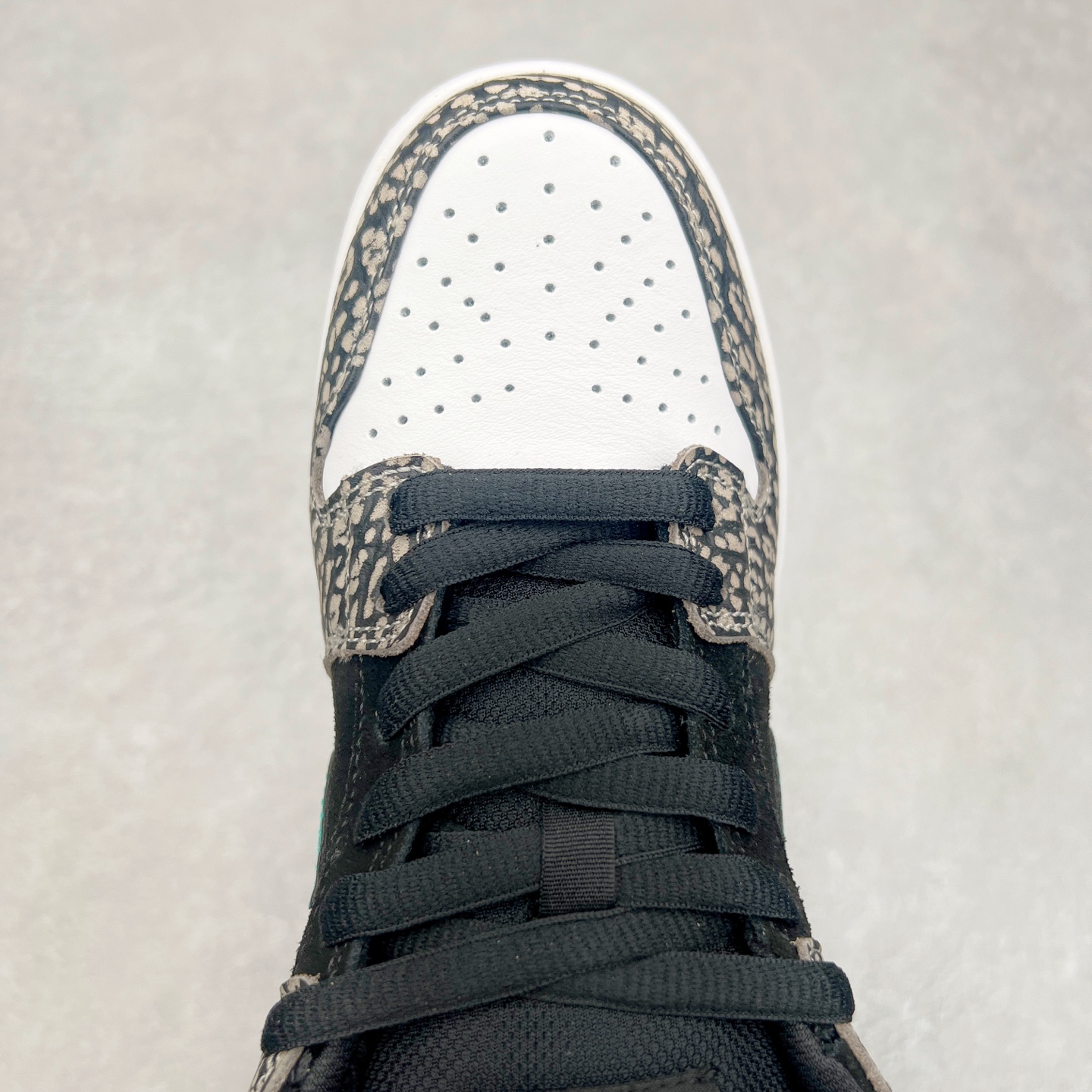 图片[4]-＃GT纯原特价福利 NK SB Dunk Low 系列 注意价格再次下调 之前3XX的东西 白菜价终极捡漏 全套原楦原模倾力打造完美版型 原厂Sadesa D7 皮料 细纹排气孔完全一致 独家原厂航空铝磨具打磨大底 鞋头坡度极致还原 无解鞋型 原盒原配 圈内天花板工艺 原厂冲刀 超高清洁度 全鞋零毛边皮料切割 采用原厂百宏鞋带以及原厂百宏织唛舌标 内标可供原厂几率过验 原厂中底布点胶 原厂中底布拉帮走线遵循公司 实拍调校N版已经零色差零失真 百分百还原实物色彩所见即所得 不存在货不对板色差等低级问题 选购参考实物拍摄 不混卖不参货 只用心做好货严格选品 承诺混一赔十 尺码对应库存明细‼️-选品中心