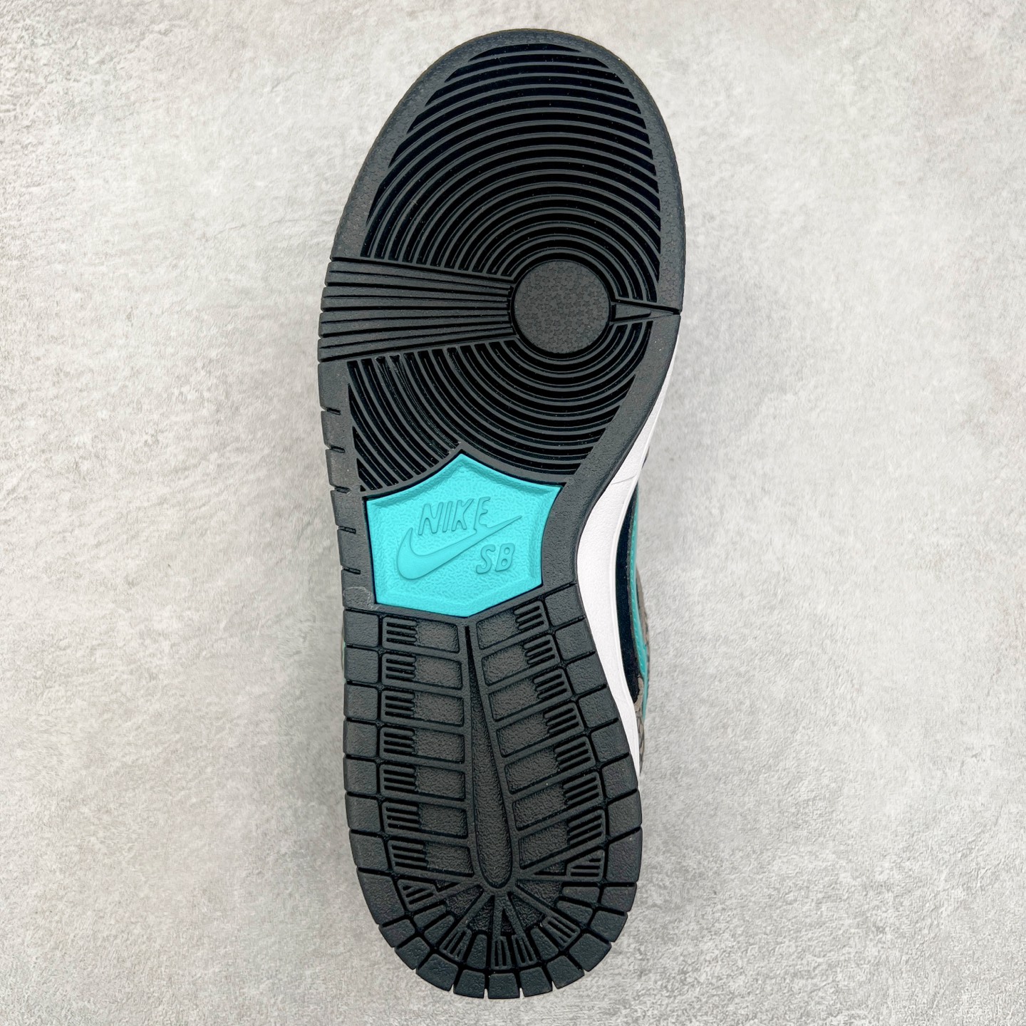 图片[9]-＃GT纯原特价福利 NK SB Dunk Low 系列 注意价格再次下调 之前3XX的东西 白菜价终极捡漏 全套原楦原模倾力打造完美版型 原厂Sadesa D7 皮料 细纹排气孔完全一致 独家原厂航空铝磨具打磨大底 鞋头坡度极致还原 无解鞋型 原盒原配 圈内天花板工艺 原厂冲刀 超高清洁度 全鞋零毛边皮料切割 采用原厂百宏鞋带以及原厂百宏织唛舌标 内标可供原厂几率过验 原厂中底布点胶 原厂中底布拉帮走线遵循公司 实拍调校N版已经零色差零失真 百分百还原实物色彩所见即所得 不存在货不对板色差等低级问题 选购参考实物拍摄 不混卖不参货 只用心做好货严格选品 承诺混一赔十 尺码对应库存明细‼️-选品中心