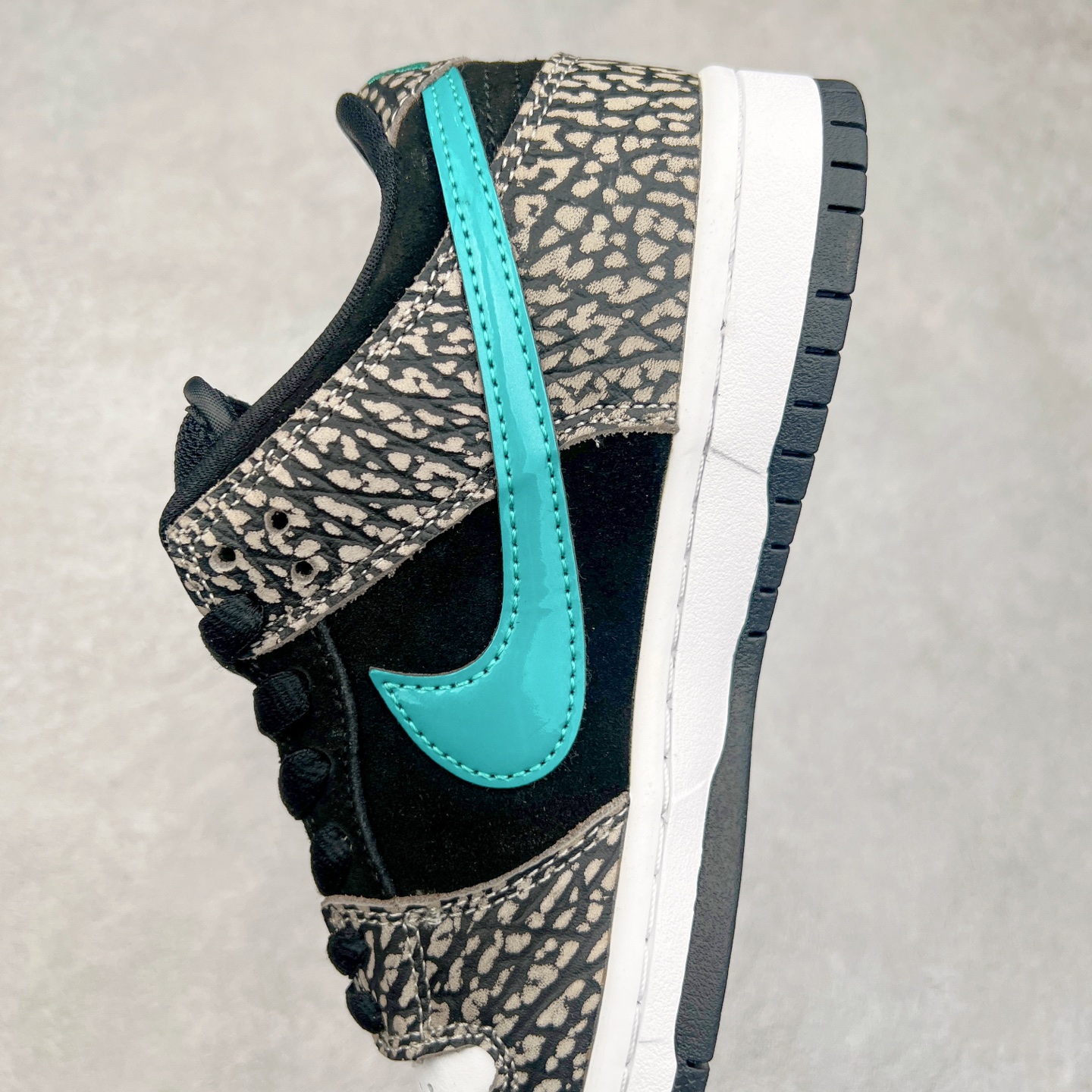 图片[7]-＃GT纯原特价福利 NK SB Dunk Low 系列 注意价格再次下调 之前3XX的东西 白菜价终极捡漏 全套原楦原模倾力打造完美版型 原厂Sadesa D7 皮料 细纹排气孔完全一致 独家原厂航空铝磨具打磨大底 鞋头坡度极致还原 无解鞋型 原盒原配 圈内天花板工艺 原厂冲刀 超高清洁度 全鞋零毛边皮料切割 采用原厂百宏鞋带以及原厂百宏织唛舌标 内标可供原厂几率过验 原厂中底布点胶 原厂中底布拉帮走线遵循公司 实拍调校N版已经零色差零失真 百分百还原实物色彩所见即所得 不存在货不对板色差等低级问题 选购参考实物拍摄 不混卖不参货 只用心做好货严格选品 承诺混一赔十 尺码对应库存明细‼️-选品中心