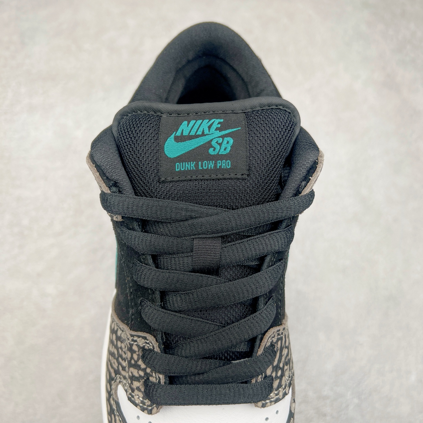 图片[5]-＃GT纯原特价福利 NK SB Dunk Low 系列 注意价格再次下调 之前3XX的东西 白菜价终极捡漏 全套原楦原模倾力打造完美版型 原厂Sadesa D7 皮料 细纹排气孔完全一致 独家原厂航空铝磨具打磨大底 鞋头坡度极致还原 无解鞋型 原盒原配 圈内天花板工艺 原厂冲刀 超高清洁度 全鞋零毛边皮料切割 采用原厂百宏鞋带以及原厂百宏织唛舌标 内标可供原厂几率过验 原厂中底布点胶 原厂中底布拉帮走线遵循公司 实拍调校N版已经零色差零失真 百分百还原实物色彩所见即所得 不存在货不对板色差等低级问题 选购参考实物拍摄 不混卖不参货 只用心做好货严格选品 承诺混一赔十 尺码对应库存明细‼️-选品中心