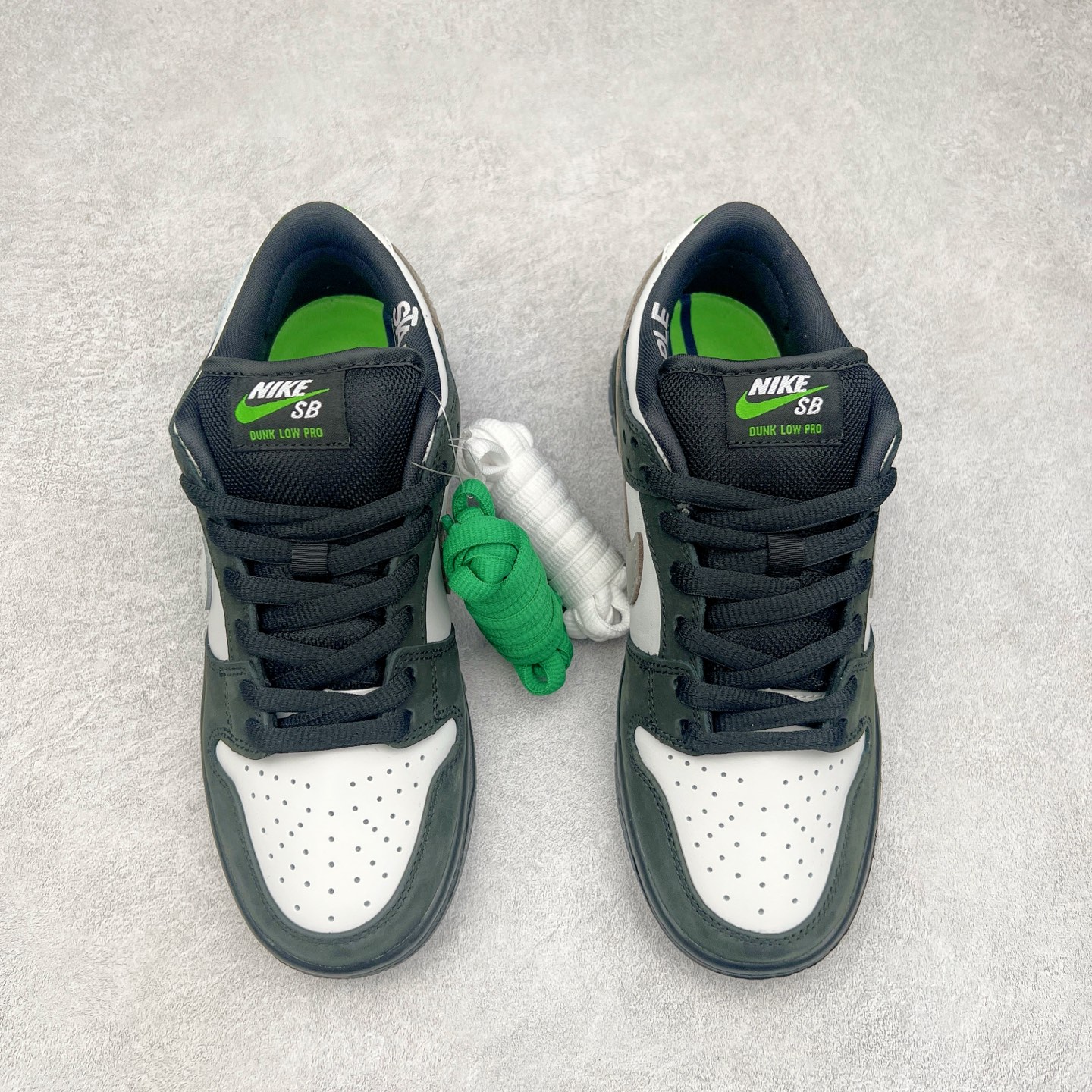 图片[2]-＃GT纯原特价福利 NK SB Dunk Low 系列 注意价格再次下调 之前3XX的东西 白菜价终极捡漏 全套原楦原模倾力打造完美版型 原厂Sadesa D7 皮料 细纹排气孔完全一致 独家原厂航空铝磨具打磨大底 鞋头坡度极致还原 无解鞋型 原盒原配 圈内天花板工艺 原厂冲刀 超高清洁度 全鞋零毛边皮料切割 采用原厂百宏鞋带以及原厂百宏织唛舌标 内标可供原厂几率过验 原厂中底布点胶 原厂中底布拉帮走线遵循公司 实拍调校N版已经零色差零失真 百分百还原实物色彩所见即所得 不存在货不对板色差等低级问题 选购参考实物拍摄 不混卖不参货 只用心做好货严格选品 承诺混一赔十 尺码对应库存明细‼️-选品中心