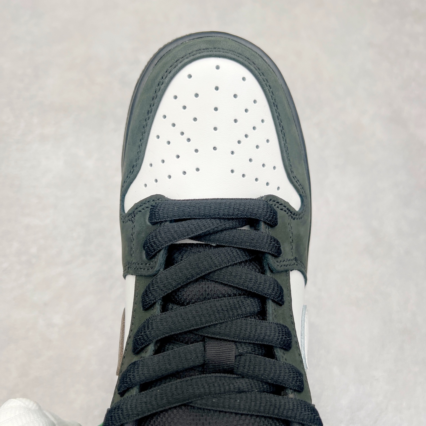 图片[4]-＃GT纯原特价福利 NK SB Dunk Low 系列 注意价格再次下调 之前3XX的东西 白菜价终极捡漏 全套原楦原模倾力打造完美版型 原厂Sadesa D7 皮料 细纹排气孔完全一致 独家原厂航空铝磨具打磨大底 鞋头坡度极致还原 无解鞋型 原盒原配 圈内天花板工艺 原厂冲刀 超高清洁度 全鞋零毛边皮料切割 采用原厂百宏鞋带以及原厂百宏织唛舌标 内标可供原厂几率过验 原厂中底布点胶 原厂中底布拉帮走线遵循公司 实拍调校N版已经零色差零失真 百分百还原实物色彩所见即所得 不存在货不对板色差等低级问题 选购参考实物拍摄 不混卖不参货 只用心做好货严格选品 承诺混一赔十 尺码对应库存明细‼️-选品中心