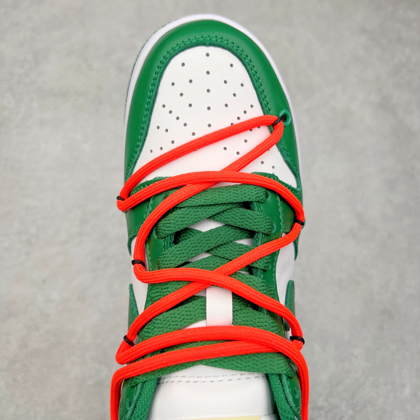 图片[4]-＃GT纯原特价福利 NK SB Dunk Low 系列 注意价格再次下调 之前3XX的东西 白菜价终极捡漏 全套原楦原模倾力打造完美版型 原厂Sadesa D7 皮料 细纹排气孔完全一致 独家原厂航空铝磨具打磨大底 鞋头坡度极致还原 无解鞋型 原盒原配 圈内天花板工艺 原厂冲刀 超高清洁度 全鞋零毛边皮料切割 采用原厂百宏鞋带以及原厂百宏织唛舌标 内标可供原厂几率过验 原厂中底布点胶 原厂中底布拉帮走线遵循公司 实拍调校N版已经零色差零失真 百分百还原实物色彩所见即所得 不存在货不对板色差等低级问题 选购参考实物拍摄 不混卖不参货 只用心做好货严格选品 承诺混一赔十 尺码对应库存明细‼️-选品中心