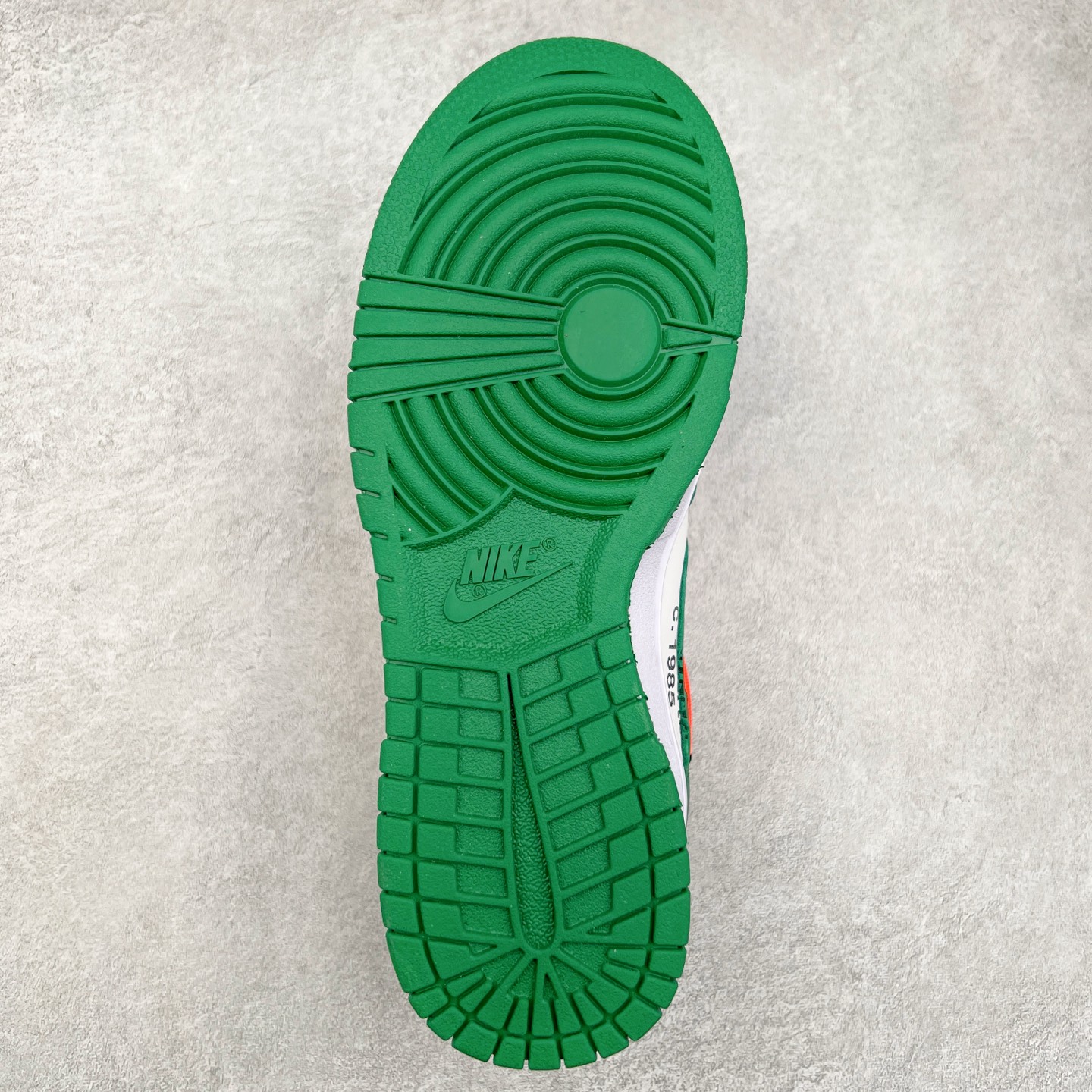 图片[9]-＃GT纯原特价福利 NK SB Dunk Low 系列 注意价格再次下调 之前3XX的东西 白菜价终极捡漏 全套原楦原模倾力打造完美版型 原厂Sadesa D7 皮料 细纹排气孔完全一致 独家原厂航空铝磨具打磨大底 鞋头坡度极致还原 无解鞋型 原盒原配 圈内天花板工艺 原厂冲刀 超高清洁度 全鞋零毛边皮料切割 采用原厂百宏鞋带以及原厂百宏织唛舌标 内标可供原厂几率过验 原厂中底布点胶 原厂中底布拉帮走线遵循公司 实拍调校N版已经零色差零失真 百分百还原实物色彩所见即所得 不存在货不对板色差等低级问题 选购参考实物拍摄 不混卖不参货 只用心做好货严格选品 承诺混一赔十 尺码对应库存明细‼️-选品中心