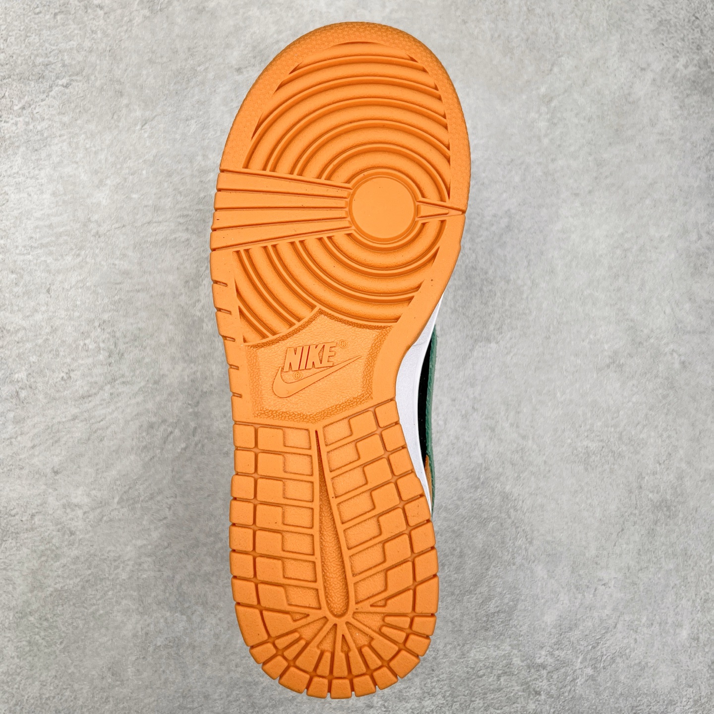 图片[9]-＃GT纯原特价福利 NK SB Dunk Low 系列 注意价格再次下调 之前3XX的东西 白菜价终极捡漏 全套原楦原模倾力打造完美版型 原厂Sadesa D7 皮料 细纹排气孔完全一致 独家原厂航空铝磨具打磨大底 鞋头坡度极致还原 无解鞋型 原盒原配 圈内天花板工艺 原厂冲刀 超高清洁度 全鞋零毛边皮料切割 采用原厂百宏鞋带以及原厂百宏织唛舌标 内标可供原厂几率过验 原厂中底布点胶 原厂中底布拉帮走线遵循公司 实拍调校N版已经零色差零失真 百分百还原实物色彩所见即所得 不存在货不对板色差等低级问题 选购参考实物拍摄 不混卖不参货 只用心做好货严格选品 承诺混一赔十 尺码对应库存明细‼️-选品中心