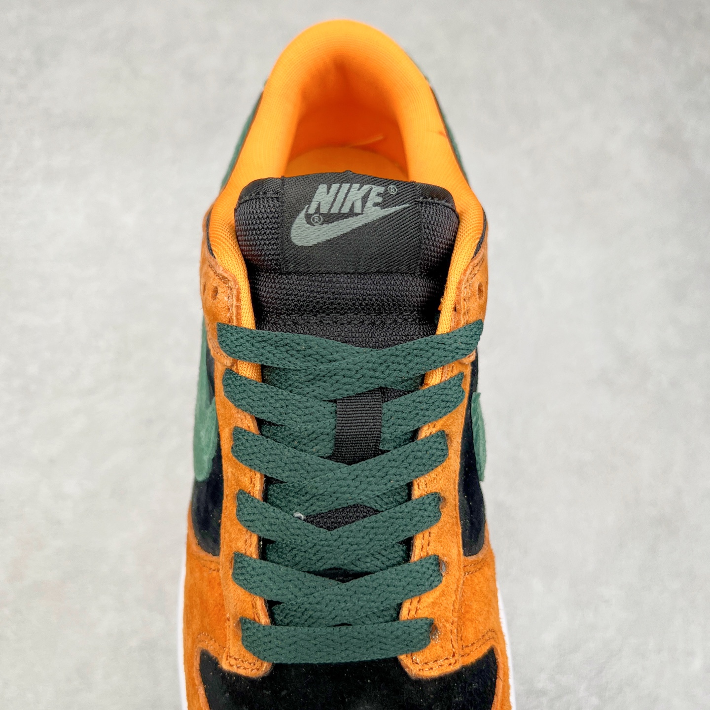 图片[5]-＃GT纯原特价福利 NK SB Dunk Low 系列 注意价格再次下调 之前3XX的东西 白菜价终极捡漏 全套原楦原模倾力打造完美版型 原厂Sadesa D7 皮料 细纹排气孔完全一致 独家原厂航空铝磨具打磨大底 鞋头坡度极致还原 无解鞋型 原盒原配 圈内天花板工艺 原厂冲刀 超高清洁度 全鞋零毛边皮料切割 采用原厂百宏鞋带以及原厂百宏织唛舌标 内标可供原厂几率过验 原厂中底布点胶 原厂中底布拉帮走线遵循公司 实拍调校N版已经零色差零失真 百分百还原实物色彩所见即所得 不存在货不对板色差等低级问题 选购参考实物拍摄 不混卖不参货 只用心做好货严格选品 承诺混一赔十 尺码对应库存明细‼️-选品中心