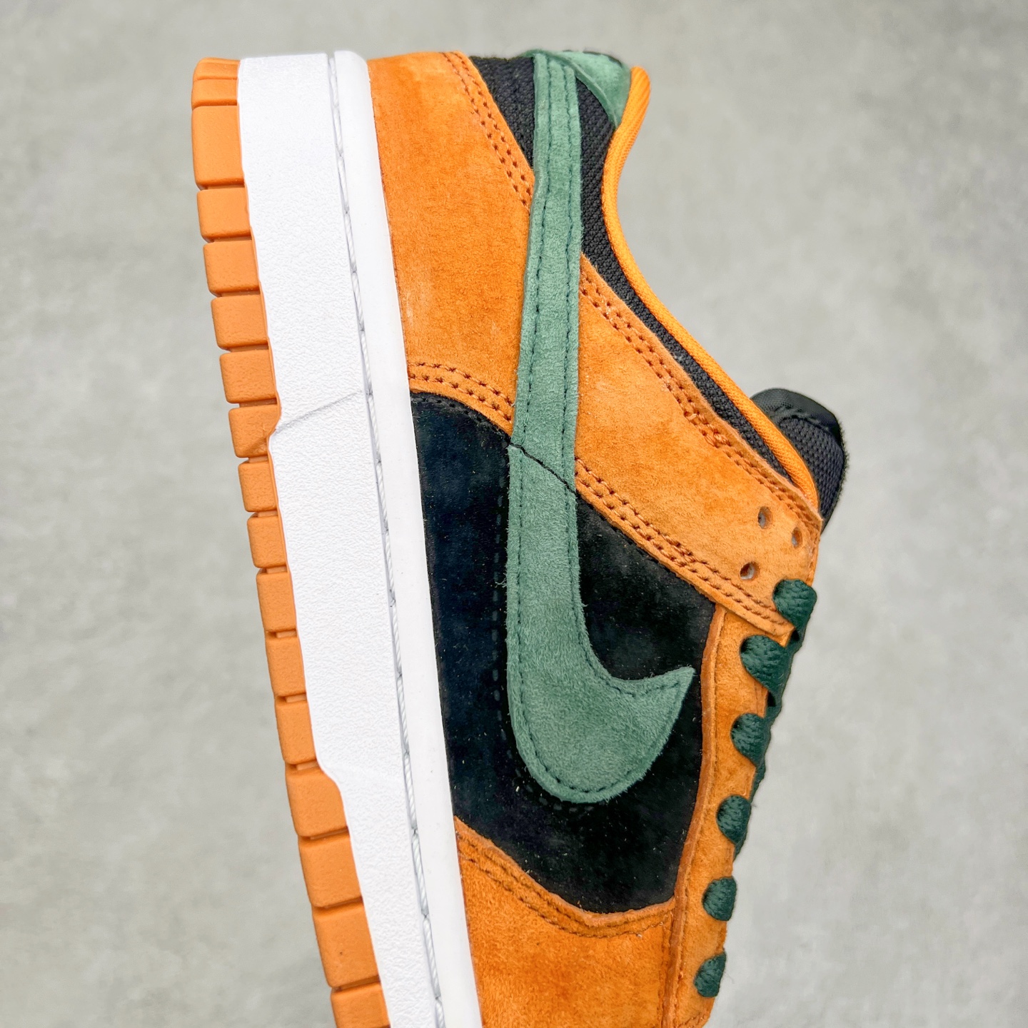 图片[6]-＃GT纯原特价福利 NK SB Dunk Low 系列 注意价格再次下调 之前3XX的东西 白菜价终极捡漏 全套原楦原模倾力打造完美版型 原厂Sadesa D7 皮料 细纹排气孔完全一致 独家原厂航空铝磨具打磨大底 鞋头坡度极致还原 无解鞋型 原盒原配 圈内天花板工艺 原厂冲刀 超高清洁度 全鞋零毛边皮料切割 采用原厂百宏鞋带以及原厂百宏织唛舌标 内标可供原厂几率过验 原厂中底布点胶 原厂中底布拉帮走线遵循公司 实拍调校N版已经零色差零失真 百分百还原实物色彩所见即所得 不存在货不对板色差等低级问题 选购参考实物拍摄 不混卖不参货 只用心做好货严格选品 承诺混一赔十 尺码对应库存明细‼️-选品中心