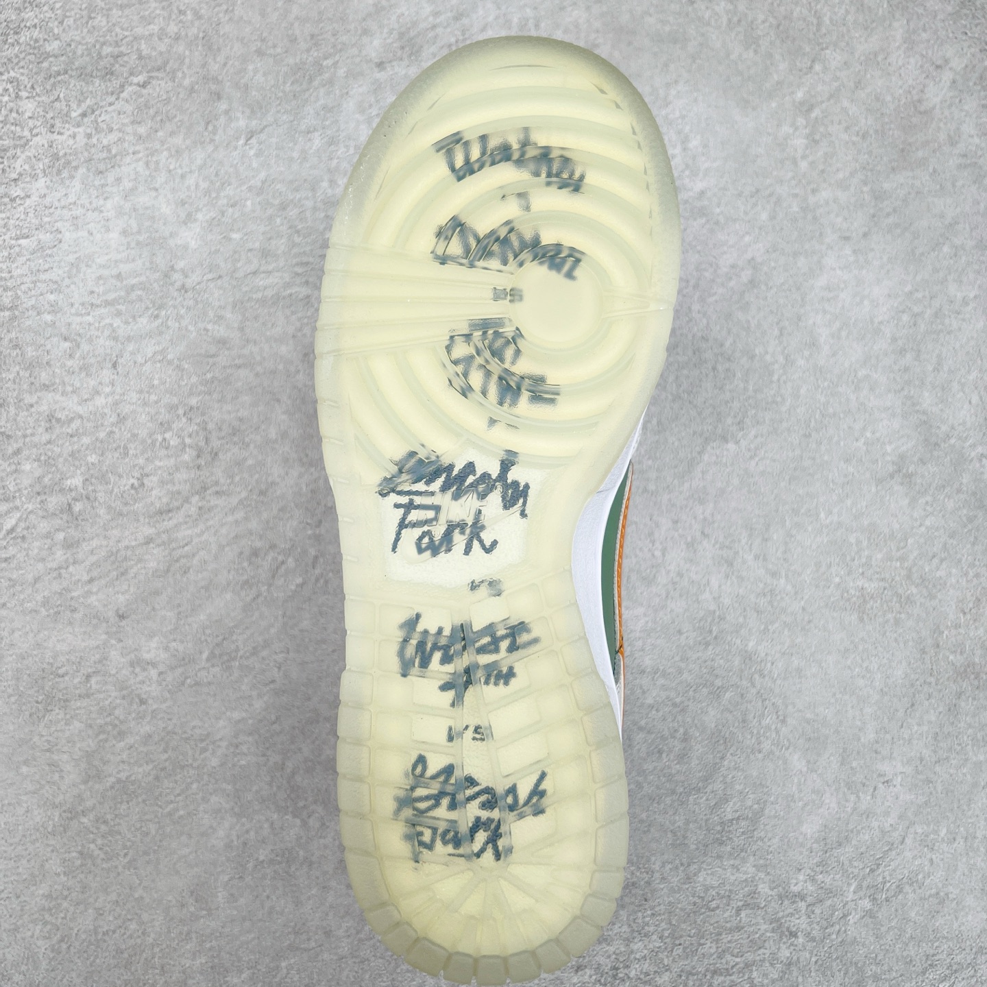 图片[9]-＃GT纯原特价福利 NK SB Dunk Low 系列 注意价格再次下调 之前3XX的东西 白菜价终极捡漏 全套原楦原模倾力打造完美版型 原厂Sadesa D7 皮料 细纹排气孔完全一致 独家原厂航空铝磨具打磨大底 鞋头坡度极致还原 无解鞋型 原盒原配 圈内天花板工艺 原厂冲刀 超高清洁度 全鞋零毛边皮料切割 采用原厂百宏鞋带以及原厂百宏织唛舌标 内标可供原厂几率过验 原厂中底布点胶 原厂中底布拉帮走线遵循公司 实拍调校N版已经零色差零失真 百分百还原实物色彩所见即所得 不存在货不对板色差等低级问题 选购参考实物拍摄 不混卖不参货 只用心做好货严格选品 承诺混一赔十 尺码对应库存明细‼️-选品中心