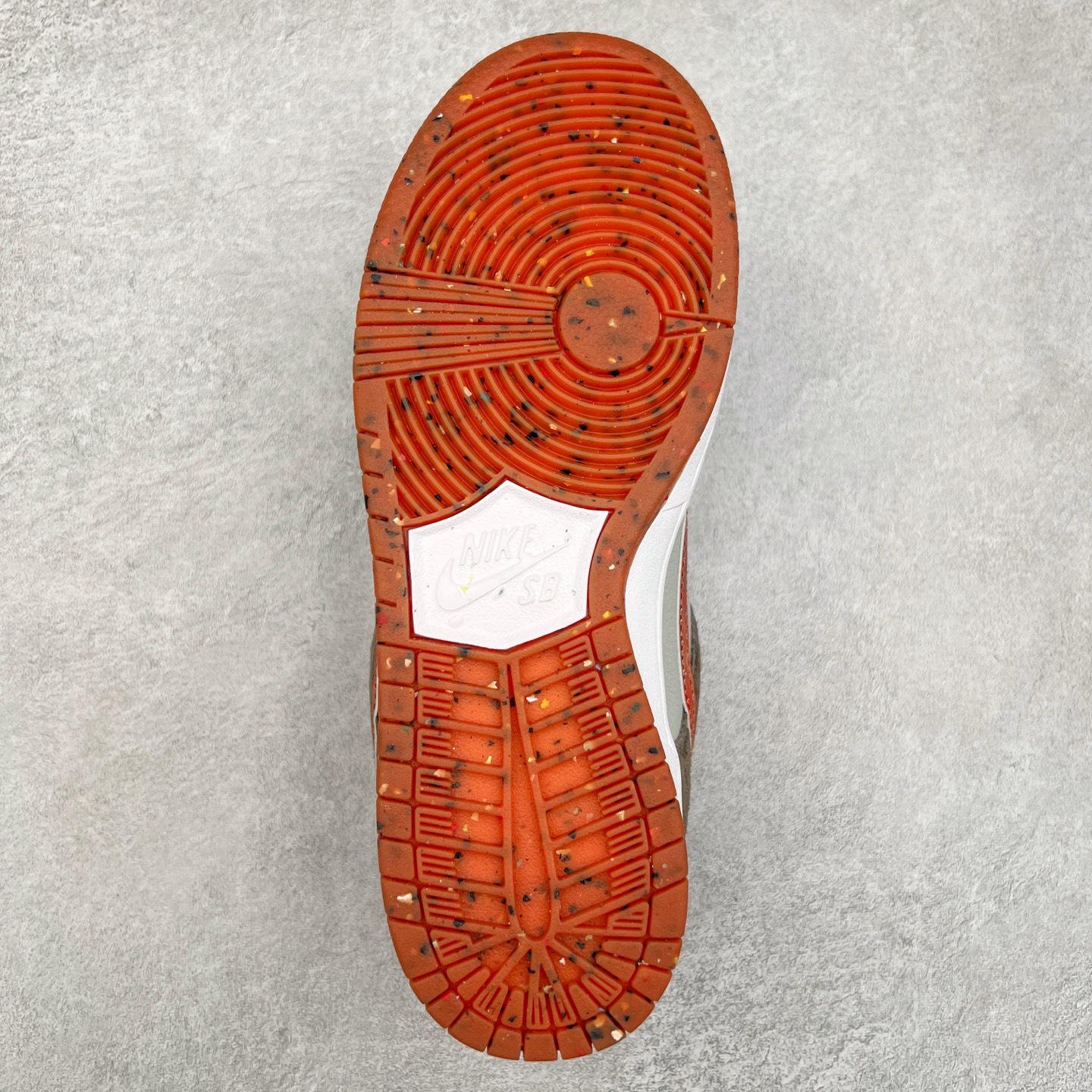 图片[9]-＃GT纯原特价福利 NK SB Dunk Low 系列 注意价格再次下调 之前3XX的东西 白菜价终极捡漏 全套原楦原模倾力打造完美版型 原厂Sadesa D7 皮料 细纹排气孔完全一致 独家原厂航空铝磨具打磨大底 鞋头坡度极致还原 无解鞋型 原盒原配 圈内天花板工艺 原厂冲刀 超高清洁度 全鞋零毛边皮料切割 采用原厂百宏鞋带以及原厂百宏织唛舌标 内标可供原厂几率过验 原厂中底布点胶 原厂中底布拉帮走线遵循公司 实拍调校N版已经零色差零失真 百分百还原实物色彩所见即所得 不存在货不对板色差等低级问题 选购参考实物拍摄 不混卖不参货 只用心做好货严格选品 承诺混一赔十 尺码对应库存明细‼️-选品中心