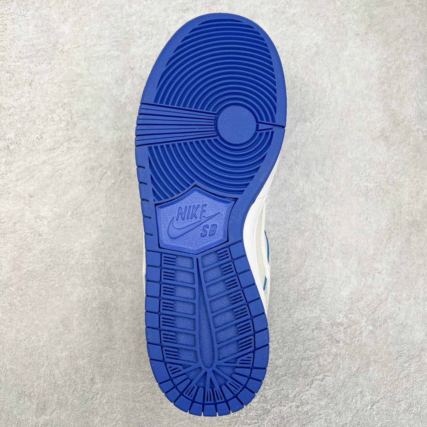 图片[9]-＃GT纯原特价福利 NK SB Dunk Low 系列 注意价格再次下调 之前3XX的东西 白菜价终极捡漏 全套原楦原模倾力打造完美版型 原厂Sadesa D7 皮料 细纹排气孔完全一致 独家原厂航空铝磨具打磨大底 鞋头坡度极致还原 无解鞋型 原盒原配 圈内天花板工艺 原厂冲刀 超高清洁度 全鞋零毛边皮料切割 采用原厂百宏鞋带以及原厂百宏织唛舌标 内标可供原厂几率过验 原厂中底布点胶 原厂中底布拉帮走线遵循公司 实拍调校N版已经零色差零失真 百分百还原实物色彩所见即所得 不存在货不对板色差等低级问题 选购参考实物拍摄 不混卖不参货 只用心做好货严格选品 承诺混一赔十 尺码对应库存明细‼️-选品中心