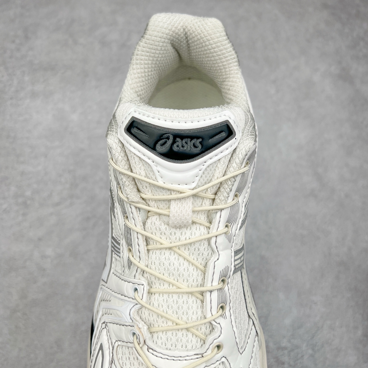 图片[5]-＃特价福利 ASICS GEL-KAYANO 14 亚瑟士K14系列户外复古潮流百搭织物合成革缓震休闲跑步鞋 原装纸板楦头开发 独家私模五层组合大底 原厂定制缓震硅胶加持 原盒原配 官方四联吊牌 原装Ortholite轻量化鞋垫 设计师 Hidenori Yamashita 以「Flash」一词为灵感 创造出未来感金属色鞋面 改造升级内在性能 由内而外全面革新 为 GEL-KAYANO 家族传承及经典跑鞋文化的延续 创下里程碑式作品 K14跑鞋重新诠释了复古的跑步形状 并以其 2000 年代后期的美学理念重新铺装 银色与蓝色的鞋面极为高档 网面铺陈与鞋面、鞋头多处细节位增添了透气性 鞋后跟部中底上以及多密度耐磨鞋底增加了 GEL 缓震胶 提供高抗冲击性、缓冲性、可保护脚部免受地面冲击的影响 穿着舒适性十足 实拍调校N版已经零色差零失真 百分百还原实物色彩所见即所得 不存在货不对板色差等低级问题 选购参考实物拍摄 不混卖不参货 只用心做好货严格选品 承诺混一赔十 尺码：36 36.5 37.5 38 38.5 39 40 40.5 41 42 42.5 43 44 44.5 45-选品中心