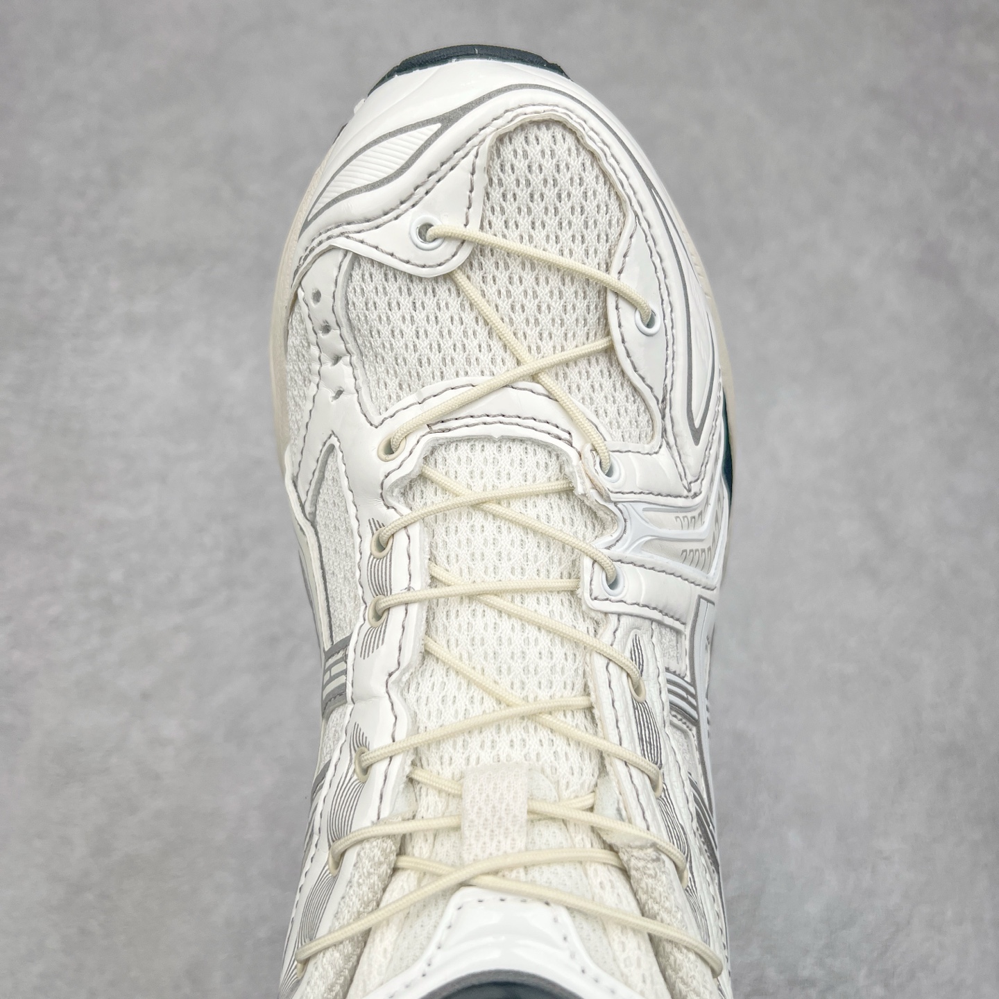 图片[4]-＃特价福利 ASICS GEL-KAYANO 14 亚瑟士K14系列户外复古潮流百搭织物合成革缓震休闲跑步鞋 原装纸板楦头开发 独家私模五层组合大底 原厂定制缓震硅胶加持 原盒原配 官方四联吊牌 原装Ortholite轻量化鞋垫 设计师 Hidenori Yamashita 以「Flash」一词为灵感 创造出未来感金属色鞋面 改造升级内在性能 由内而外全面革新 为 GEL-KAYANO 家族传承及经典跑鞋文化的延续 创下里程碑式作品 K14跑鞋重新诠释了复古的跑步形状 并以其 2000 年代后期的美学理念重新铺装 银色与蓝色的鞋面极为高档 网面铺陈与鞋面、鞋头多处细节位增添了透气性 鞋后跟部中底上以及多密度耐磨鞋底增加了 GEL 缓震胶 提供高抗冲击性、缓冲性、可保护脚部免受地面冲击的影响 穿着舒适性十足 实拍调校N版已经零色差零失真 百分百还原实物色彩所见即所得 不存在货不对板色差等低级问题 选购参考实物拍摄 不混卖不参货 只用心做好货严格选品 承诺混一赔十 尺码：36 36.5 37.5 38 38.5 39 40 40.5 41 42 42.5 43 44 44.5 45-选品中心