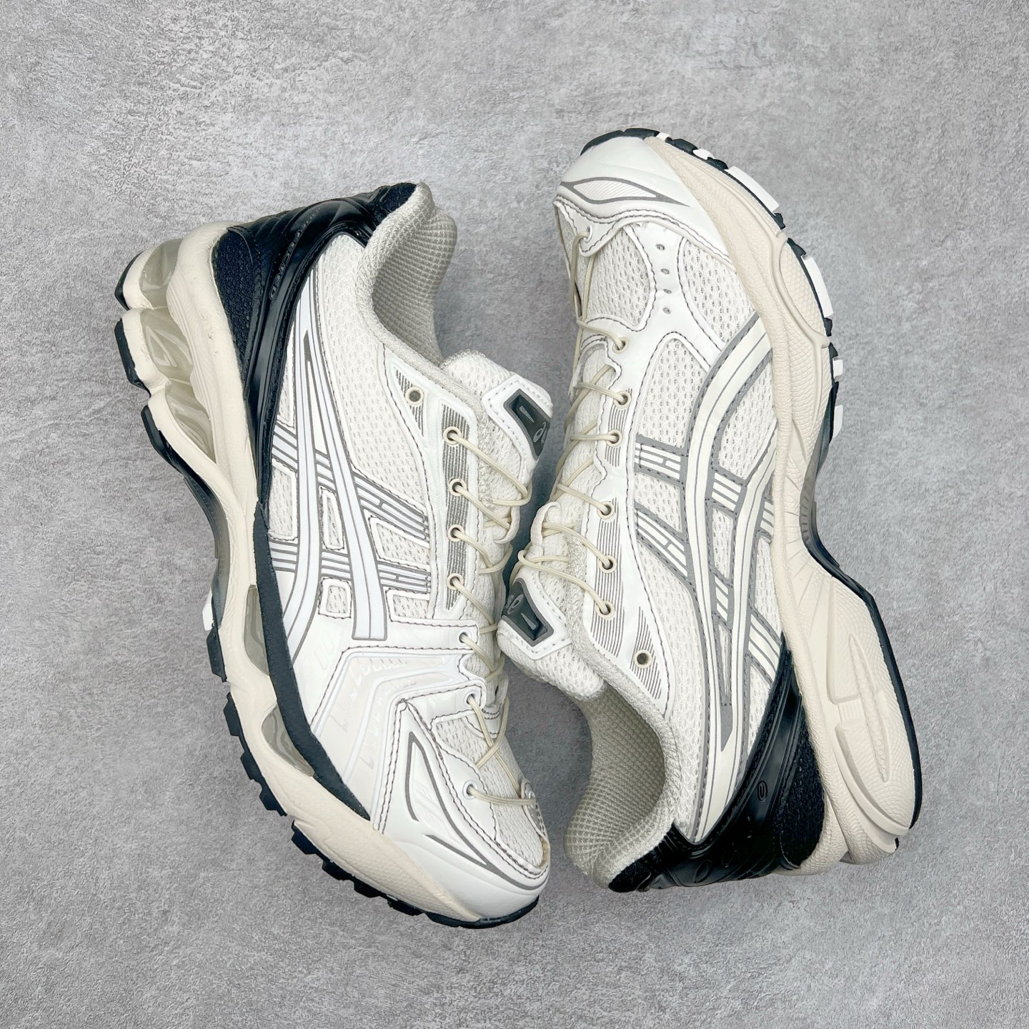 图片[3]-＃特价福利 ASICS GEL-KAYANO 14 亚瑟士K14系列户外复古潮流百搭织物合成革缓震休闲跑步鞋 原装纸板楦头开发 独家私模五层组合大底 原厂定制缓震硅胶加持 原盒原配 官方四联吊牌 原装Ortholite轻量化鞋垫 设计师 Hidenori Yamashita 以「Flash」一词为灵感 创造出未来感金属色鞋面 改造升级内在性能 由内而外全面革新 为 GEL-KAYANO 家族传承及经典跑鞋文化的延续 创下里程碑式作品 K14跑鞋重新诠释了复古的跑步形状 并以其 2000 年代后期的美学理念重新铺装 银色与蓝色的鞋面极为高档 网面铺陈与鞋面、鞋头多处细节位增添了透气性 鞋后跟部中底上以及多密度耐磨鞋底增加了 GEL 缓震胶 提供高抗冲击性、缓冲性、可保护脚部免受地面冲击的影响 穿着舒适性十足 实拍调校N版已经零色差零失真 百分百还原实物色彩所见即所得 不存在货不对板色差等低级问题 选购参考实物拍摄 不混卖不参货 只用心做好货严格选品 承诺混一赔十 尺码：36 36.5 37.5 38 38.5 39 40 40.5 41 42 42.5 43 44 44.5 45-选品中心