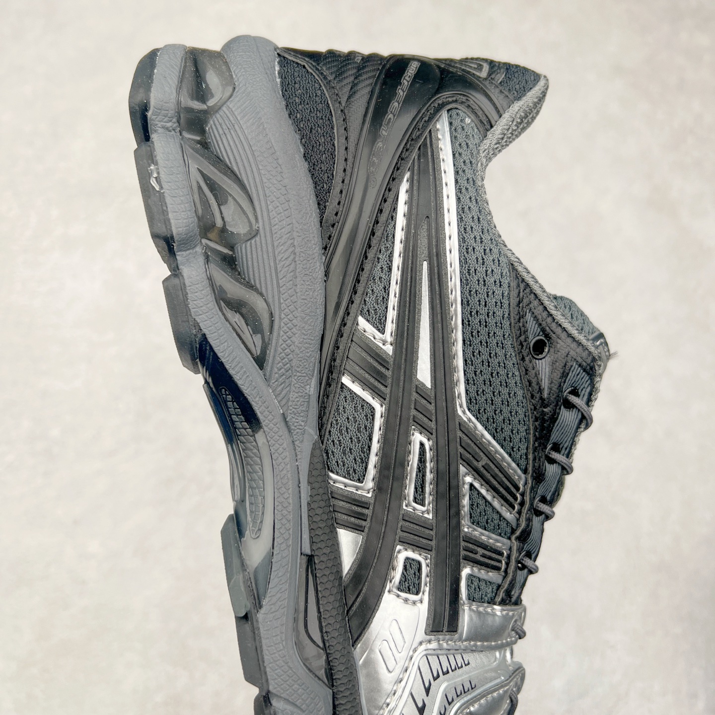 图片[6]-＃特价福利 ASICS GEL-KAYANO 14 亚瑟士K14系列户外复古潮流百搭织物合成革缓震休闲跑步鞋 原装纸板楦头开发 独家私模五层组合大底 原厂定制缓震硅胶加持 原盒原配 官方四联吊牌 原装Ortholite轻量化鞋垫 设计师 Hidenori Yamashita 以「Flash」一词为灵感 创造出未来感金属色鞋面 改造升级内在性能 由内而外全面革新 为 GEL-KAYANO 家族传承及经典跑鞋文化的延续 创下里程碑式作品 K14跑鞋重新诠释了复古的跑步形状 并以其 2000 年代后期的美学理念重新铺装 银色与蓝色的鞋面极为高档 网面铺陈与鞋面、鞋头多处细节位增添了透气性 鞋后跟部中底上以及多密度耐磨鞋底增加了 GEL 缓震胶 提供高抗冲击性、缓冲性、可保护脚部免受地面冲击的影响 穿着舒适性十足 实拍调校N版已经零色差零失真 百分百还原实物色彩所见即所得 不存在货不对板色差等低级问题 选购参考实物拍摄 不混卖不参货 只用心做好货严格选品 承诺混一赔十 尺码：36 36.5 37.5 38 38.5 39 40 40.5 41 42 42.5 43 44 44.5 45-选品中心