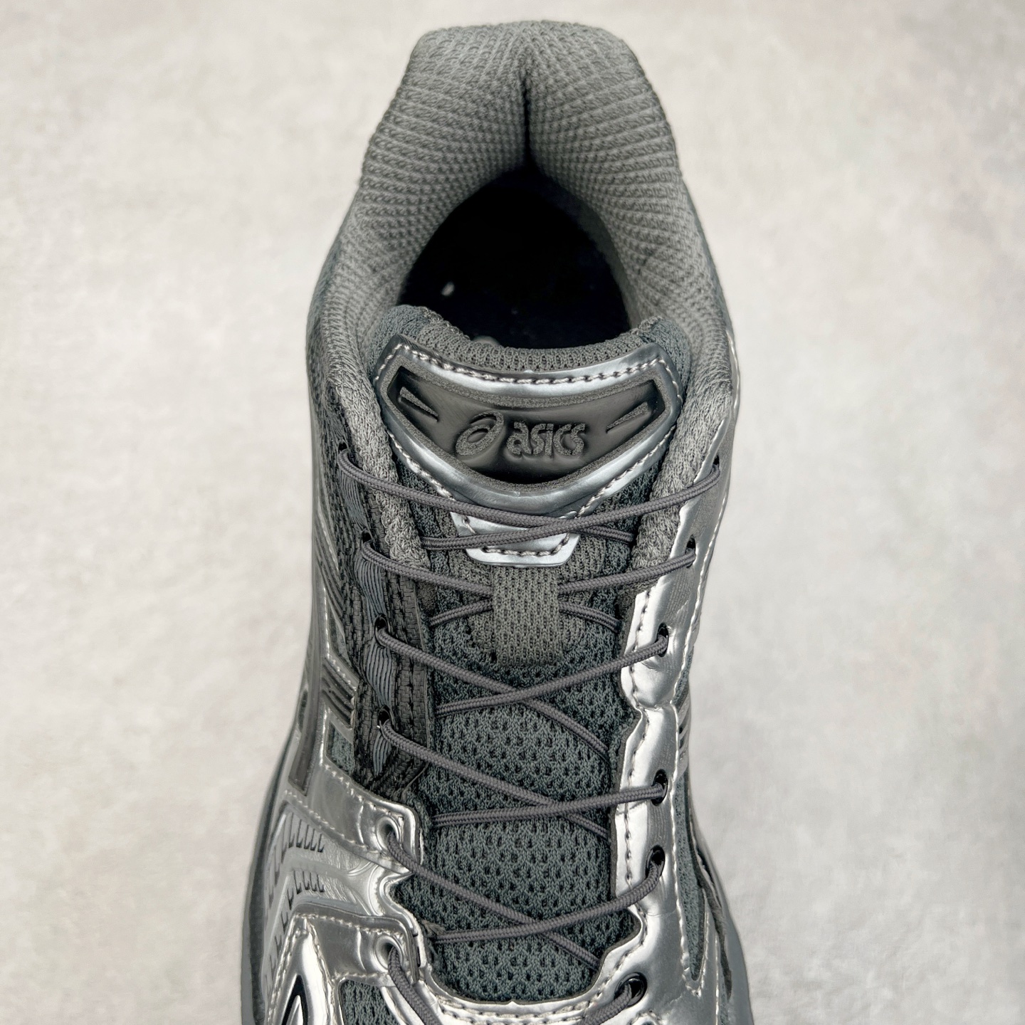 图片[5]-＃特价福利 ASICS GEL-KAYANO 14 亚瑟士K14系列户外复古潮流百搭织物合成革缓震休闲跑步鞋 原装纸板楦头开发 独家私模五层组合大底 原厂定制缓震硅胶加持 原盒原配 官方四联吊牌 原装Ortholite轻量化鞋垫 设计师 Hidenori Yamashita 以「Flash」一词为灵感 创造出未来感金属色鞋面 改造升级内在性能 由内而外全面革新 为 GEL-KAYANO 家族传承及经典跑鞋文化的延续 创下里程碑式作品 K14跑鞋重新诠释了复古的跑步形状 并以其 2000 年代后期的美学理念重新铺装 银色与蓝色的鞋面极为高档 网面铺陈与鞋面、鞋头多处细节位增添了透气性 鞋后跟部中底上以及多密度耐磨鞋底增加了 GEL 缓震胶 提供高抗冲击性、缓冲性、可保护脚部免受地面冲击的影响 穿着舒适性十足 实拍调校N版已经零色差零失真 百分百还原实物色彩所见即所得 不存在货不对板色差等低级问题 选购参考实物拍摄 不混卖不参货 只用心做好货严格选品 承诺混一赔十 尺码：36 36.5 37.5 38 38.5 39 40 40.5 41 42 42.5 43 44 44.5 45-选品中心