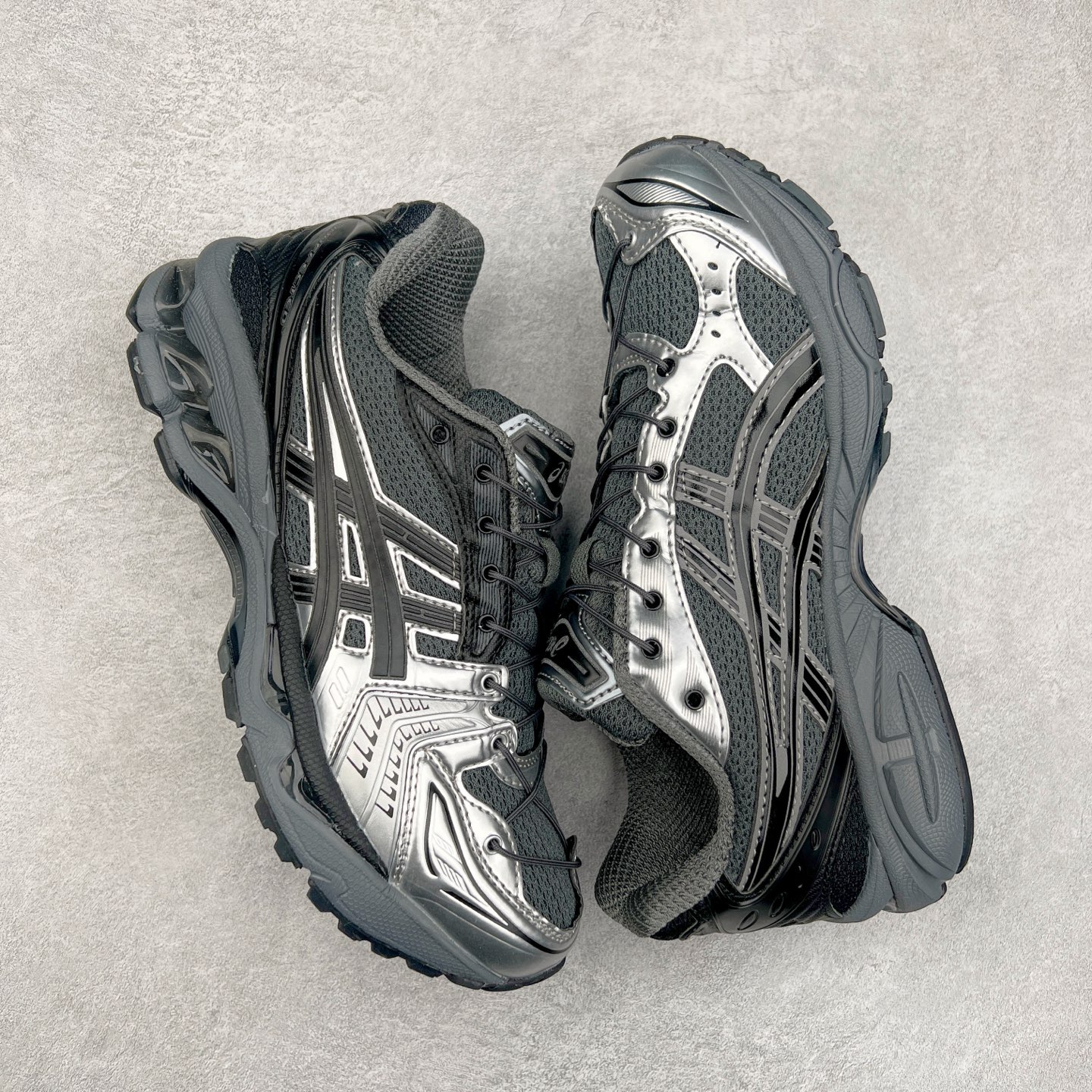 图片[3]-＃特价福利 ASICS GEL-KAYANO 14 亚瑟士K14系列户外复古潮流百搭织物合成革缓震休闲跑步鞋 原装纸板楦头开发 独家私模五层组合大底 原厂定制缓震硅胶加持 原盒原配 官方四联吊牌 原装Ortholite轻量化鞋垫 设计师 Hidenori Yamashita 以「Flash」一词为灵感 创造出未来感金属色鞋面 改造升级内在性能 由内而外全面革新 为 GEL-KAYANO 家族传承及经典跑鞋文化的延续 创下里程碑式作品 K14跑鞋重新诠释了复古的跑步形状 并以其 2000 年代后期的美学理念重新铺装 银色与蓝色的鞋面极为高档 网面铺陈与鞋面、鞋头多处细节位增添了透气性 鞋后跟部中底上以及多密度耐磨鞋底增加了 GEL 缓震胶 提供高抗冲击性、缓冲性、可保护脚部免受地面冲击的影响 穿着舒适性十足 实拍调校N版已经零色差零失真 百分百还原实物色彩所见即所得 不存在货不对板色差等低级问题 选购参考实物拍摄 不混卖不参货 只用心做好货严格选品 承诺混一赔十 尺码：36 36.5 37.5 38 38.5 39 40 40.5 41 42 42.5 43 44 44.5 45-选品中心