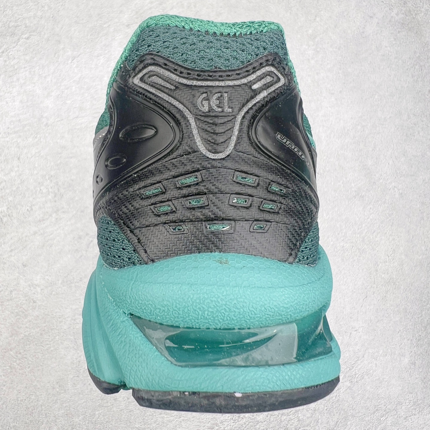 图片[8]-＃特价福利 ASICS GEL-KAYANO 14 亚瑟士K14系列户外复古潮流百搭织物合成革缓震休闲跑步鞋 原装纸板楦头开发 独家私模五层组合大底 原厂定制缓震硅胶加持 原盒原配 官方四联吊牌 原装Ortholite轻量化鞋垫 设计师 Hidenori Yamashita 以「Flash」一词为灵感 创造出未来感金属色鞋面 改造升级内在性能 由内而外全面革新 为 GEL-KAYANO 家族传承及经典跑鞋文化的延续 创下里程碑式作品 K14跑鞋重新诠释了复古的跑步形状 并以其 2000 年代后期的美学理念重新铺装 银色与蓝色的鞋面极为高档 网面铺陈与鞋面、鞋头多处细节位增添了透气性 鞋后跟部中底上以及多密度耐磨鞋底增加了 GEL 缓震胶 提供高抗冲击性、缓冲性、可保护脚部免受地面冲击的影响 穿着舒适性十足 实拍调校N版已经零色差零失真 百分百还原实物色彩所见即所得 不存在货不对板色差等低级问题 选购参考实物拍摄 不混卖不参货 只用心做好货严格选品 承诺混一赔十 尺码：36 36.5 37.5 38 38.5 39 40 40.5 41 42 42.5 43 44 44.5 45-选品中心