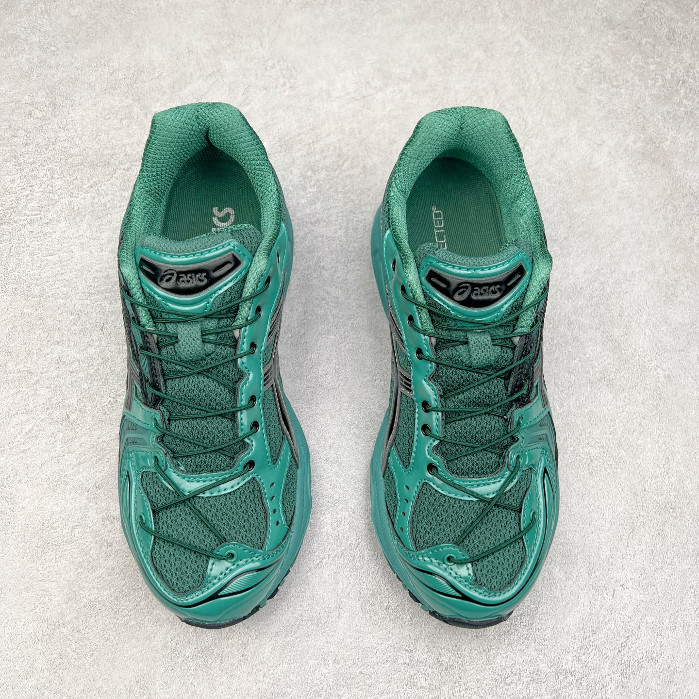 图片[2]-＃特价福利 ASICS GEL-KAYANO 14 亚瑟士K14系列户外复古潮流百搭织物合成革缓震休闲跑步鞋 原装纸板楦头开发 独家私模五层组合大底 原厂定制缓震硅胶加持 原盒原配 官方四联吊牌 原装Ortholite轻量化鞋垫 设计师 Hidenori Yamashita 以「Flash」一词为灵感 创造出未来感金属色鞋面 改造升级内在性能 由内而外全面革新 为 GEL-KAYANO 家族传承及经典跑鞋文化的延续 创下里程碑式作品 K14跑鞋重新诠释了复古的跑步形状 并以其 2000 年代后期的美学理念重新铺装 银色与蓝色的鞋面极为高档 网面铺陈与鞋面、鞋头多处细节位增添了透气性 鞋后跟部中底上以及多密度耐磨鞋底增加了 GEL 缓震胶 提供高抗冲击性、缓冲性、可保护脚部免受地面冲击的影响 穿着舒适性十足 实拍调校N版已经零色差零失真 百分百还原实物色彩所见即所得 不存在货不对板色差等低级问题 选购参考实物拍摄 不混卖不参货 只用心做好货严格选品 承诺混一赔十 尺码：36 36.5 37.5 38 38.5 39 40 40.5 41 42 42.5 43 44 44.5 45-选品中心