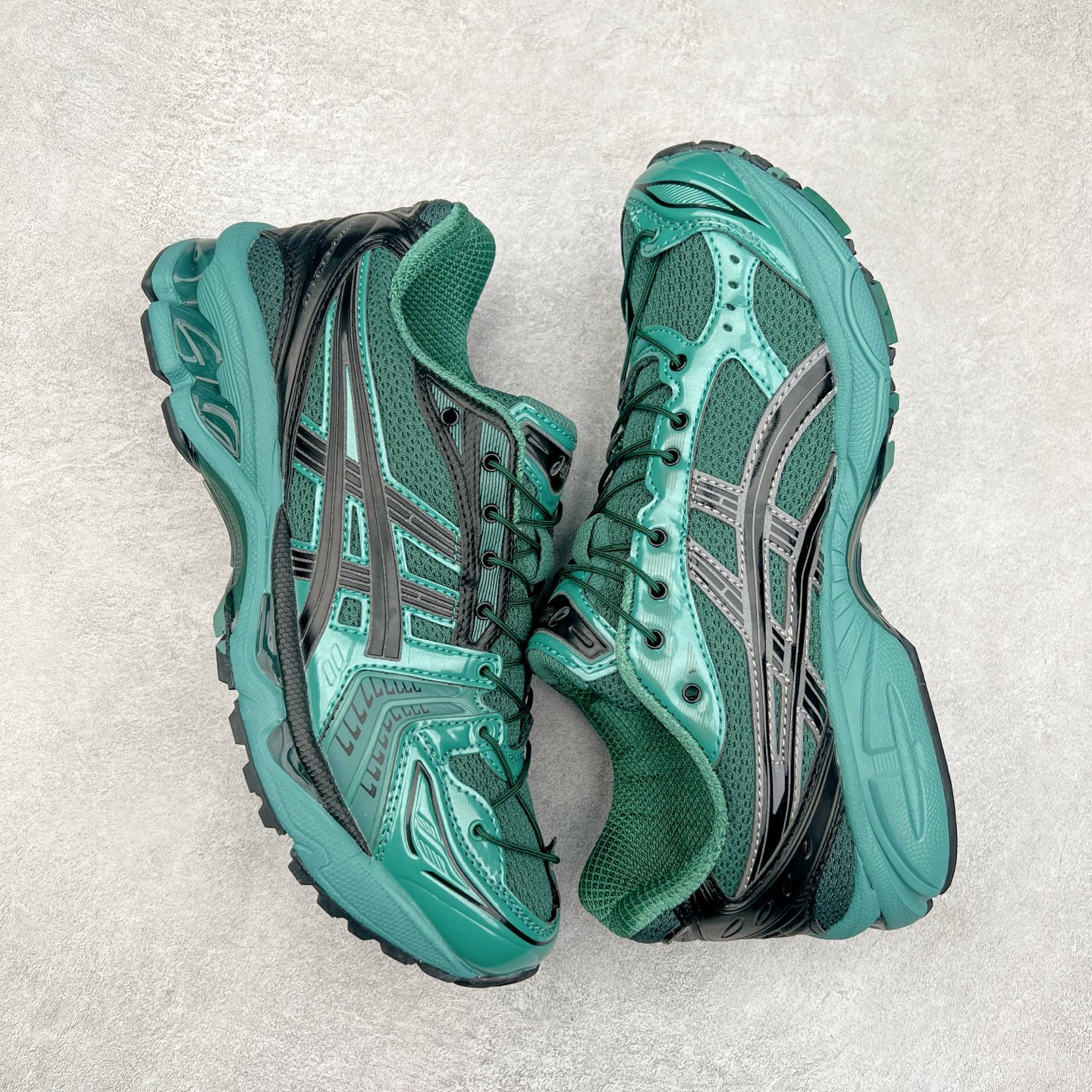 图片[3]-＃特价福利 ASICS GEL-KAYANO 14 亚瑟士K14系列户外复古潮流百搭织物合成革缓震休闲跑步鞋 原装纸板楦头开发 独家私模五层组合大底 原厂定制缓震硅胶加持 原盒原配 官方四联吊牌 原装Ortholite轻量化鞋垫 设计师 Hidenori Yamashita 以「Flash」一词为灵感 创造出未来感金属色鞋面 改造升级内在性能 由内而外全面革新 为 GEL-KAYANO 家族传承及经典跑鞋文化的延续 创下里程碑式作品 K14跑鞋重新诠释了复古的跑步形状 并以其 2000 年代后期的美学理念重新铺装 银色与蓝色的鞋面极为高档 网面铺陈与鞋面、鞋头多处细节位增添了透气性 鞋后跟部中底上以及多密度耐磨鞋底增加了 GEL 缓震胶 提供高抗冲击性、缓冲性、可保护脚部免受地面冲击的影响 穿着舒适性十足 实拍调校N版已经零色差零失真 百分百还原实物色彩所见即所得 不存在货不对板色差等低级问题 选购参考实物拍摄 不混卖不参货 只用心做好货严格选品 承诺混一赔十 尺码：36 36.5 37.5 38 38.5 39 40 40.5 41 42 42.5 43 44 44.5 45-选品中心