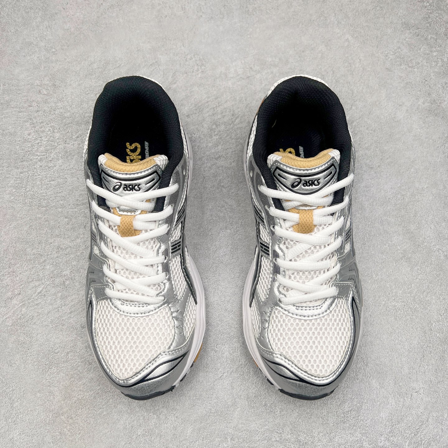 图片[2]-＃特价福利 ASICS GEL-KAYANO 14 亚瑟士K14系列户外复古潮流百搭织物合成革缓震休闲跑步鞋 原装纸板楦头开发 独家私模五层组合大底 原厂定制缓震硅胶加持 原盒原配 官方四联吊牌 原装Ortholite轻量化鞋垫 设计师 Hidenori Yamashita 以「Flash」一词为灵感 创造出未来感金属色鞋面 改造升级内在性能 由内而外全面革新 为 GEL-KAYANO 家族传承及经典跑鞋文化的延续 创下里程碑式作品 K14跑鞋重新诠释了复古的跑步形状 并以其 2000 年代后期的美学理念重新铺装 银色与蓝色的鞋面极为高档 网面铺陈与鞋面、鞋头多处细节位增添了透气性 鞋后跟部中底上以及多密度耐磨鞋底增加了 GEL 缓震胶 提供高抗冲击性、缓冲性、可保护脚部免受地面冲击的影响 穿着舒适性十足 实拍调校N版已经零色差零失真 百分百还原实物色彩所见即所得 不存在货不对板色差等低级问题 选购参考实物拍摄 不混卖不参货 只用心做好货严格选品 承诺混一赔十 尺码：36 36.5 37.5 38 38.5 39 40 40.5 41 42 42.5 43 44 44.5 45-选品中心