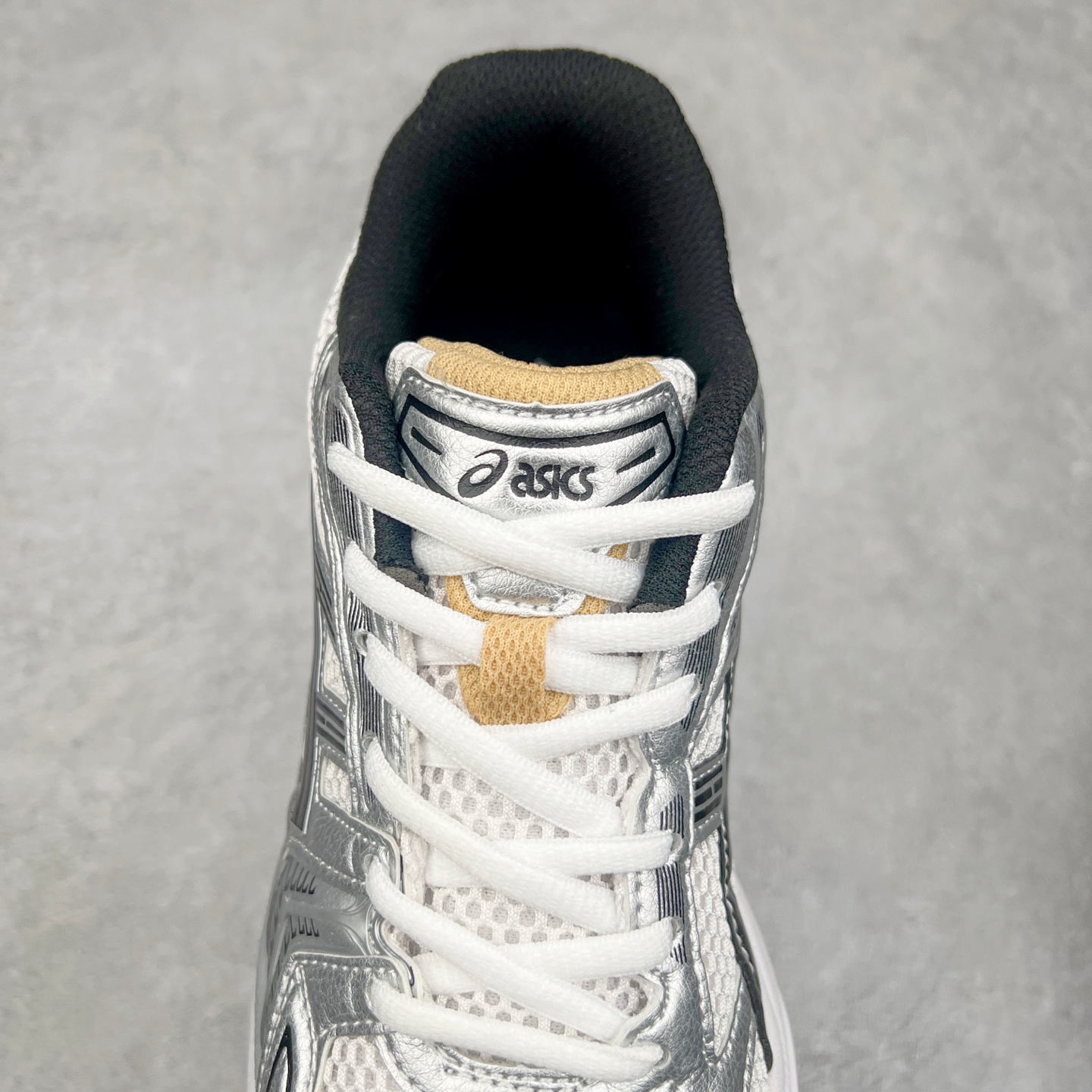 图片[5]-＃特价福利 ASICS GEL-KAYANO 14 亚瑟士K14系列户外复古潮流百搭织物合成革缓震休闲跑步鞋 原装纸板楦头开发 独家私模五层组合大底 原厂定制缓震硅胶加持 原盒原配 官方四联吊牌 原装Ortholite轻量化鞋垫 设计师 Hidenori Yamashita 以「Flash」一词为灵感 创造出未来感金属色鞋面 改造升级内在性能 由内而外全面革新 为 GEL-KAYANO 家族传承及经典跑鞋文化的延续 创下里程碑式作品 K14跑鞋重新诠释了复古的跑步形状 并以其 2000 年代后期的美学理念重新铺装 银色与蓝色的鞋面极为高档 网面铺陈与鞋面、鞋头多处细节位增添了透气性 鞋后跟部中底上以及多密度耐磨鞋底增加了 GEL 缓震胶 提供高抗冲击性、缓冲性、可保护脚部免受地面冲击的影响 穿着舒适性十足 实拍调校N版已经零色差零失真 百分百还原实物色彩所见即所得 不存在货不对板色差等低级问题 选购参考实物拍摄 不混卖不参货 只用心做好货严格选品 承诺混一赔十 尺码：36 36.5 37.5 38 38.5 39 40 40.5 41 42 42.5 43 44 44.5 45-选品中心