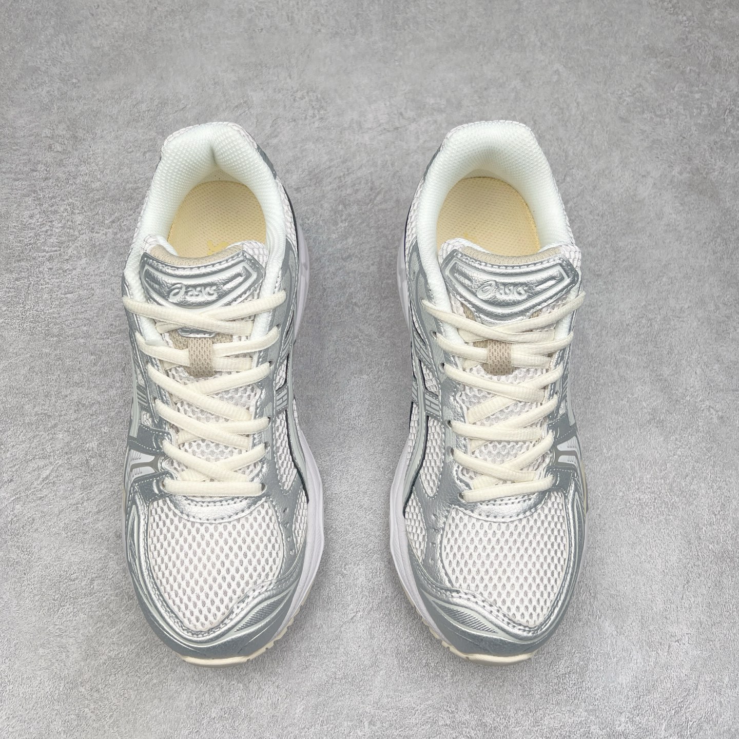 图片[2]-＃特价福利 ASICS GEL-KAYANO 14 亚瑟士K14系列户外复古潮流百搭织物合成革缓震休闲跑步鞋 原装纸板楦头开发 独家私模五层组合大底 原厂定制缓震硅胶加持 原盒原配 官方四联吊牌 原装Ortholite轻量化鞋垫 设计师 Hidenori Yamashita 以「Flash」一词为灵感 创造出未来感金属色鞋面 改造升级内在性能 由内而外全面革新 为 GEL-KAYANO 家族传承及经典跑鞋文化的延续 创下里程碑式作品 K14跑鞋重新诠释了复古的跑步形状 并以其 2000 年代后期的美学理念重新铺装 银色与蓝色的鞋面极为高档 网面铺陈与鞋面、鞋头多处细节位增添了透气性 鞋后跟部中底上以及多密度耐磨鞋底增加了 GEL 缓震胶 提供高抗冲击性、缓冲性、可保护脚部免受地面冲击的影响 穿着舒适性十足 实拍调校N版已经零色差零失真 百分百还原实物色彩所见即所得 不存在货不对板色差等低级问题 选购参考实物拍摄 不混卖不参货 只用心做好货严格选品 承诺混一赔十 尺码：36 36.5 37.5 38 38.5 39 40 40.5 41 42 42.5 43 44 44.5 45-选品中心