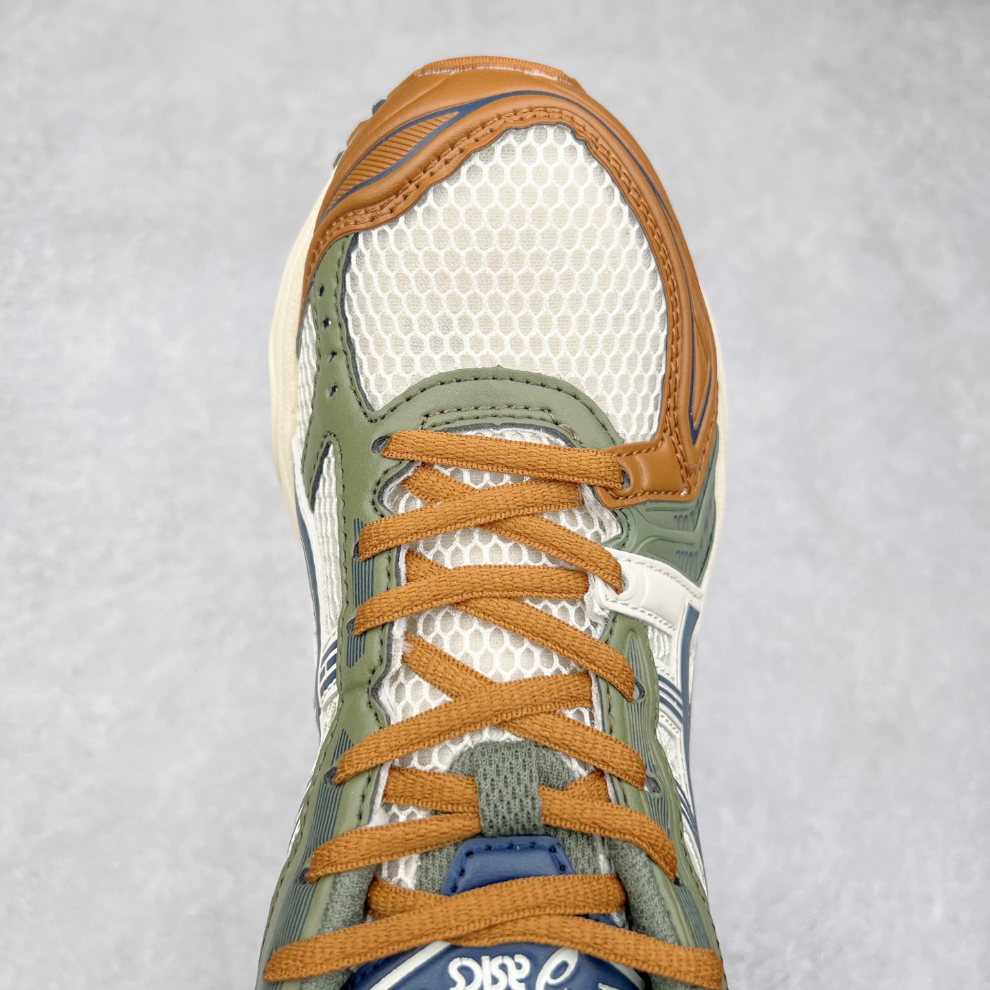 图片[4]-＃特价福利 ASICS GEL-KAYANO 14 亚瑟士K14系列户外复古潮流百搭织物合成革缓震休闲跑步鞋 原装纸板楦头开发 独家私模五层组合大底 原厂定制缓震硅胶加持 原盒原配 官方四联吊牌 原装Ortholite轻量化鞋垫 设计师 Hidenori Yamashita 以「Flash」一词为灵感 创造出未来感金属色鞋面 改造升级内在性能 由内而外全面革新 为 GEL-KAYANO 家族传承及经典跑鞋文化的延续 创下里程碑式作品 K14跑鞋重新诠释了复古的跑步形状 并以其 2000 年代后期的美学理念重新铺装 银色与蓝色的鞋面极为高档 网面铺陈与鞋面、鞋头多处细节位增添了透气性 鞋后跟部中底上以及多密度耐磨鞋底增加了 GEL 缓震胶 提供高抗冲击性、缓冲性、可保护脚部免受地面冲击的影响 穿着舒适性十足 实拍调校N版已经零色差零失真 百分百还原实物色彩所见即所得 不存在货不对板色差等低级问题 选购参考实物拍摄 不混卖不参货 只用心做好货严格选品 承诺混一赔十 尺码：36 36.5 37.5 38 38.5 39 40 40.5 41 42 42.5 43 44 44.5 45-选品中心