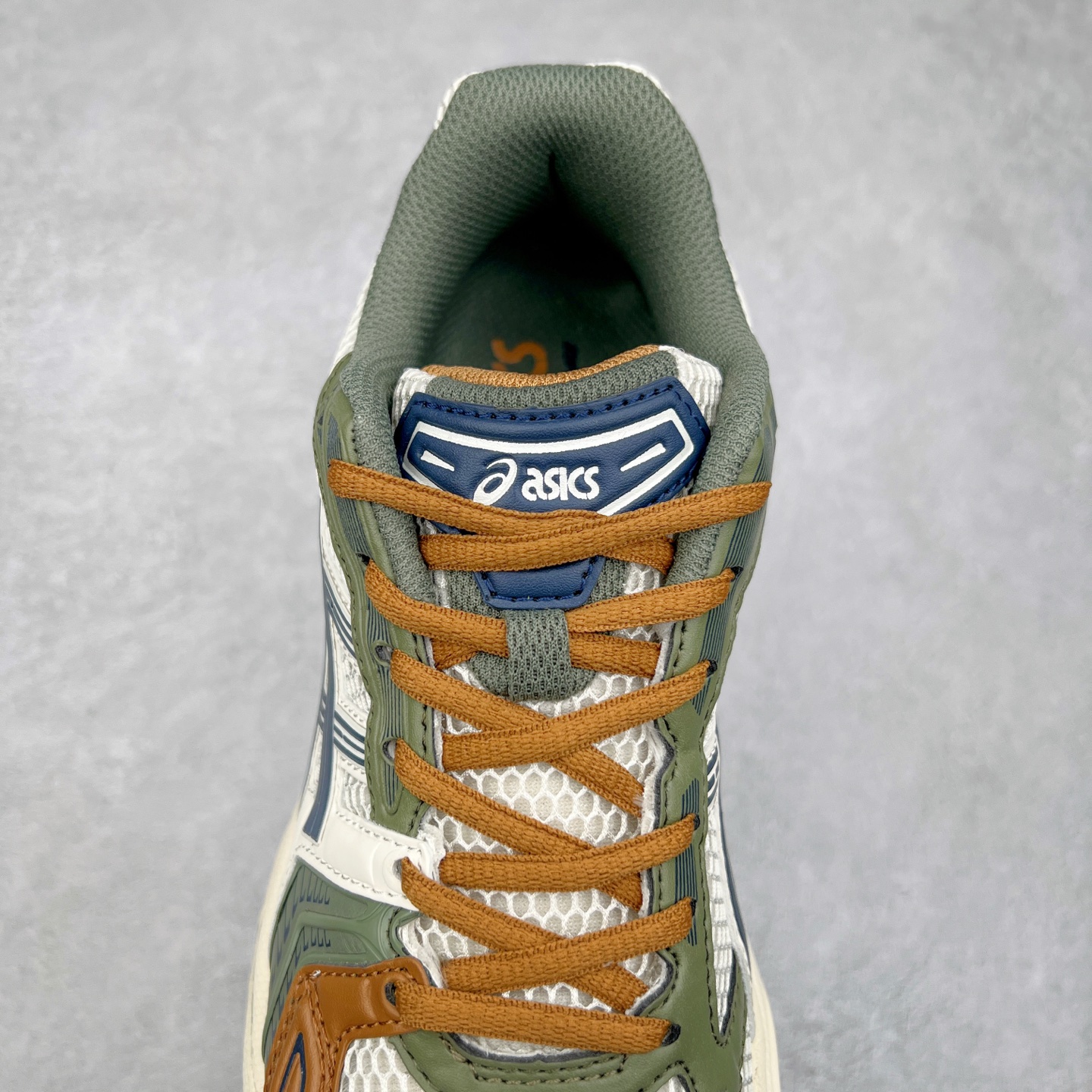 图片[5]-＃特价福利 ASICS GEL-KAYANO 14 亚瑟士K14系列户外复古潮流百搭织物合成革缓震休闲跑步鞋 原装纸板楦头开发 独家私模五层组合大底 原厂定制缓震硅胶加持 原盒原配 官方四联吊牌 原装Ortholite轻量化鞋垫 设计师 Hidenori Yamashita 以「Flash」一词为灵感 创造出未来感金属色鞋面 改造升级内在性能 由内而外全面革新 为 GEL-KAYANO 家族传承及经典跑鞋文化的延续 创下里程碑式作品 K14跑鞋重新诠释了复古的跑步形状 并以其 2000 年代后期的美学理念重新铺装 银色与蓝色的鞋面极为高档 网面铺陈与鞋面、鞋头多处细节位增添了透气性 鞋后跟部中底上以及多密度耐磨鞋底增加了 GEL 缓震胶 提供高抗冲击性、缓冲性、可保护脚部免受地面冲击的影响 穿着舒适性十足 实拍调校N版已经零色差零失真 百分百还原实物色彩所见即所得 不存在货不对板色差等低级问题 选购参考实物拍摄 不混卖不参货 只用心做好货严格选品 承诺混一赔十 尺码：36 36.5 37.5 38 38.5 39 40 40.5 41 42 42.5 43 44 44.5 45-选品中心