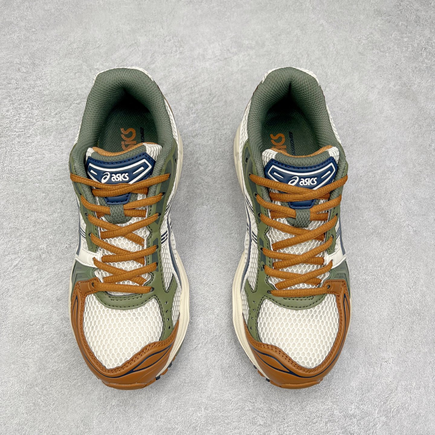 图片[2]-＃特价福利 ASICS GEL-KAYANO 14 亚瑟士K14系列户外复古潮流百搭织物合成革缓震休闲跑步鞋 原装纸板楦头开发 独家私模五层组合大底 原厂定制缓震硅胶加持 原盒原配 官方四联吊牌 原装Ortholite轻量化鞋垫 设计师 Hidenori Yamashita 以「Flash」一词为灵感 创造出未来感金属色鞋面 改造升级内在性能 由内而外全面革新 为 GEL-KAYANO 家族传承及经典跑鞋文化的延续 创下里程碑式作品 K14跑鞋重新诠释了复古的跑步形状 并以其 2000 年代后期的美学理念重新铺装 银色与蓝色的鞋面极为高档 网面铺陈与鞋面、鞋头多处细节位增添了透气性 鞋后跟部中底上以及多密度耐磨鞋底增加了 GEL 缓震胶 提供高抗冲击性、缓冲性、可保护脚部免受地面冲击的影响 穿着舒适性十足 实拍调校N版已经零色差零失真 百分百还原实物色彩所见即所得 不存在货不对板色差等低级问题 选购参考实物拍摄 不混卖不参货 只用心做好货严格选品 承诺混一赔十 尺码：36 36.5 37.5 38 38.5 39 40 40.5 41 42 42.5 43 44 44.5 45-选品中心