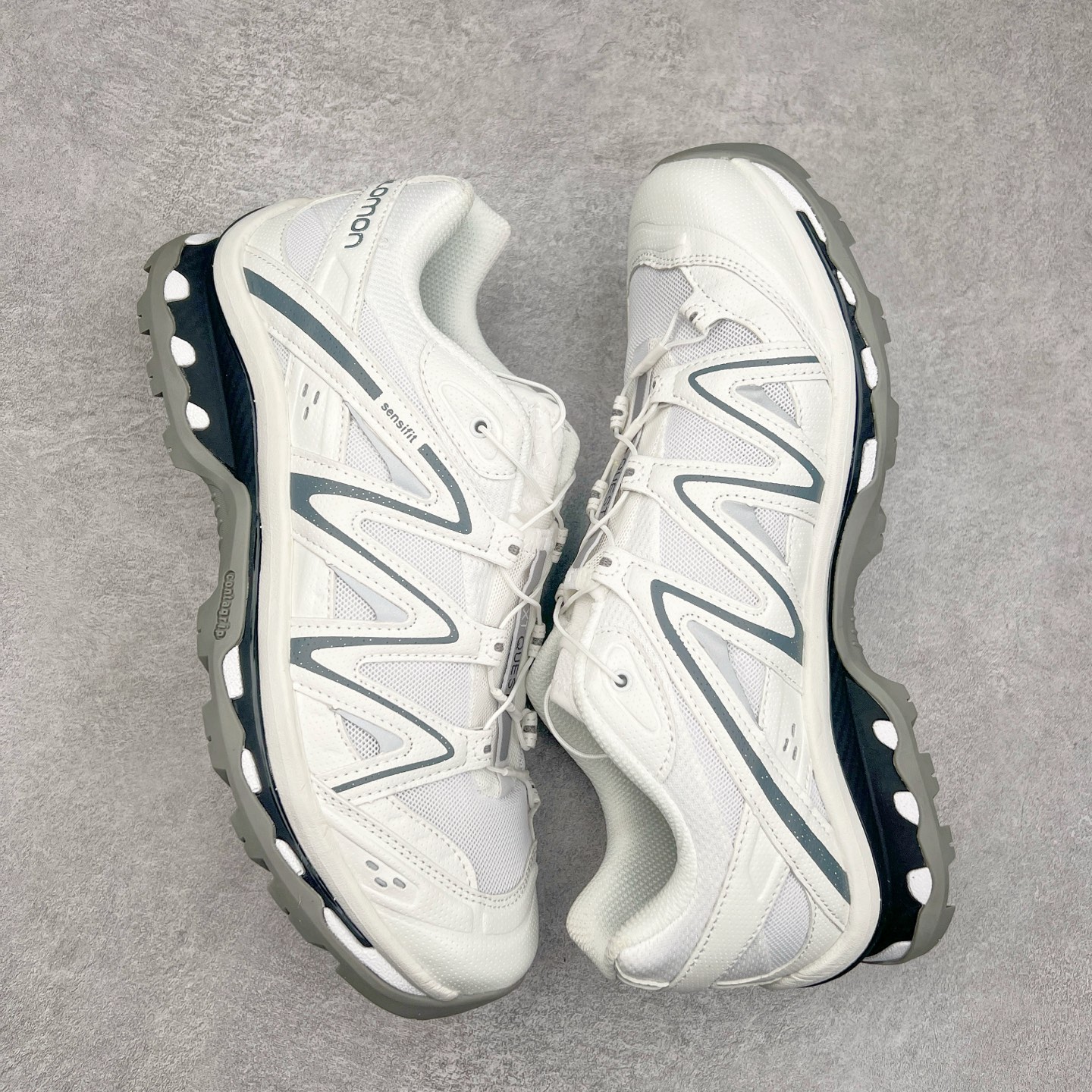 图片[3]-＃福利特价️ Salomon XT-QUEST ADV 萨洛蒙潮流越野机能户外功能鞋 纯原外贸平台特供订单 耗时半年巨作 全套原纸板楦头开发 原厂特供网布配套加持 确保原汁原味 完美呈现版型 原档数据独家私模五层组合大底 男女鞋同步官方开发至46.5 原装Ortholite轻量化鞋垫 中底布带钢印编号 原厂TPU锁扣 进口港宝加持 后跟自然饱满 还原公司包裹性 基于 SALOMON 初代 XT 鞋身造型并搭载 4D ADVANCED CHASSIS™ 大底打造而成 为这款 XT-QUEST 带来了多项足部控制与保护等功能性 如在运动过程中控制左右晃动的过程而提高稳定性、改善长途越野过程中足中到足尖的过渡、提高感知岩石的精确度以抵抗尖锐物体对脚底的伤害以及采用动态缓冲来增强穿着舒适感 从而减轻疲劳感 使 XT-QUEST 成为一双舒适且安全的户外之履 尺码：36 36.5 37.5 38 38.5 39 40 40.5 41 42 42.5 43 44 44.5 45-选品中心