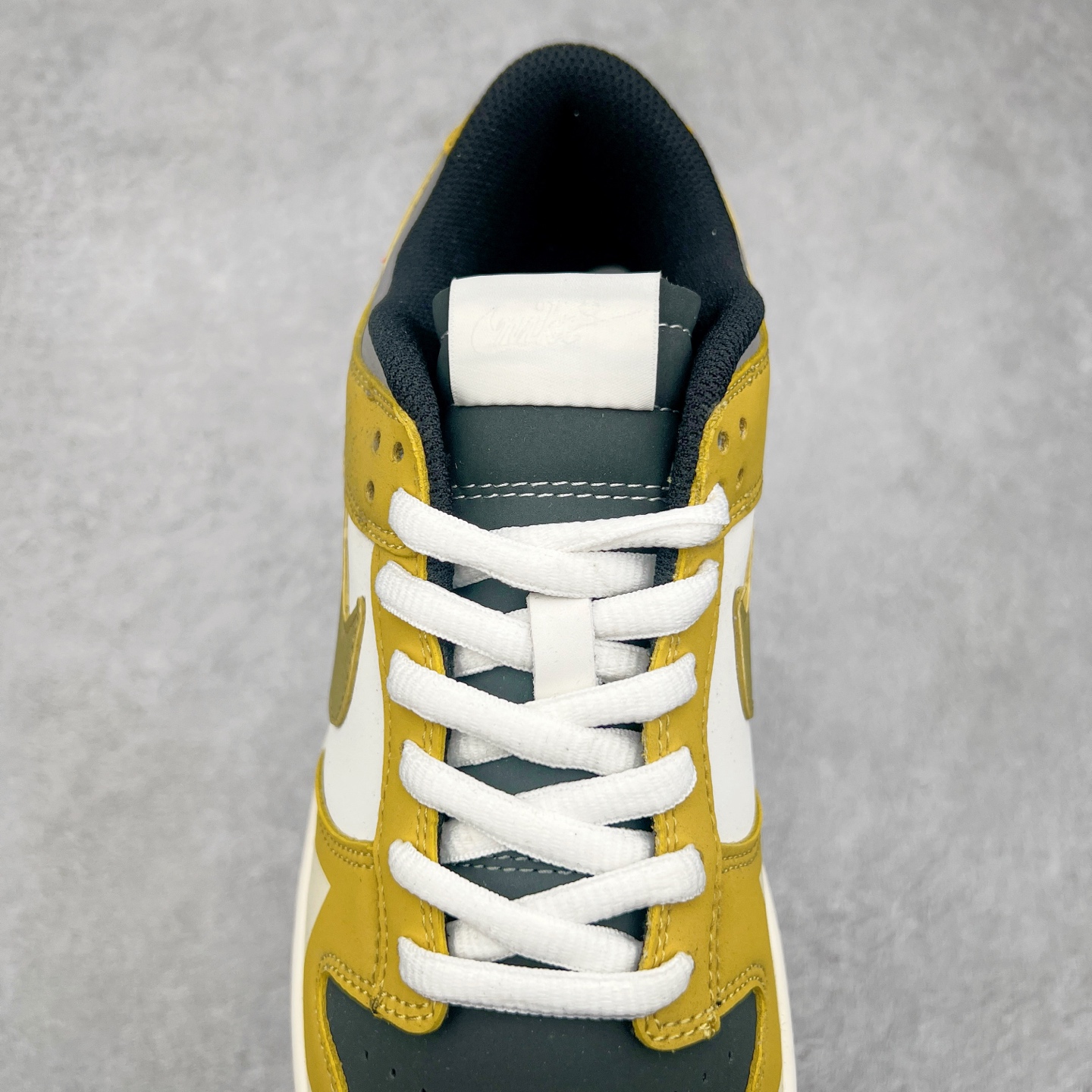 图片[5]-NK Dunk Low 定制配色 ZZ1998-005 大厂出品 极力推荐 原装头层材料 独家版型蒸餾加工帶來的是更好的视觉和脚感体验大厂纯原品质出货 清洁度 电绣工艺 皮料切割干净无任何毛边 细节完美 实拍调校N版已经零色差零失真 百分百还原实物色彩所见即所得 不存在货不对板色差等低级问题 选购参考实物拍摄 不混卖不参货 只用心做好货严格选品 承诺混一赔十 尺码：36 36.5 37.5 38 38.5 39 40 40.5 41 42 42.5 43 44 44.5 45 46-选品中心