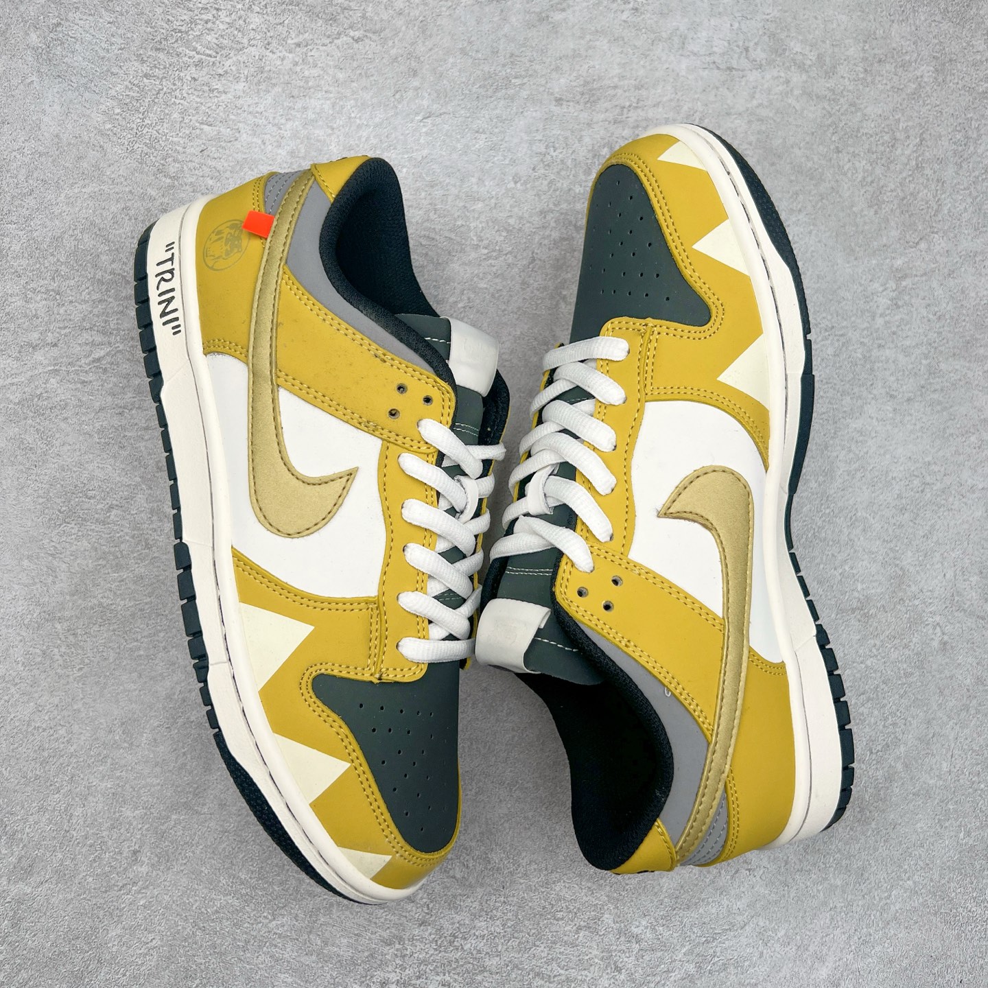 图片[3]-NK Dunk Low 定制配色 ZZ1998-005 大厂出品 极力推荐 原装头层材料 独家版型蒸餾加工帶來的是更好的视觉和脚感体验大厂纯原品质出货 清洁度 电绣工艺 皮料切割干净无任何毛边 细节完美 实拍调校N版已经零色差零失真 百分百还原实物色彩所见即所得 不存在货不对板色差等低级问题 选购参考实物拍摄 不混卖不参货 只用心做好货严格选品 承诺混一赔十 尺码：36 36.5 37.5 38 38.5 39 40 40.5 41 42 42.5 43 44 44.5 45 46-选品中心