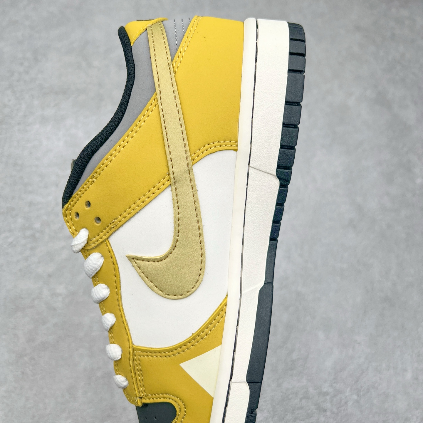 图片[7]-NK Dunk Low 定制配色 ZZ1998-005 大厂出品 极力推荐 原装头层材料 独家版型蒸餾加工帶來的是更好的视觉和脚感体验大厂纯原品质出货 清洁度 电绣工艺 皮料切割干净无任何毛边 细节完美 实拍调校N版已经零色差零失真 百分百还原实物色彩所见即所得 不存在货不对板色差等低级问题 选购参考实物拍摄 不混卖不参货 只用心做好货严格选品 承诺混一赔十 尺码：36 36.5 37.5 38 38.5 39 40 40.5 41 42 42.5 43 44 44.5 45 46-选品中心