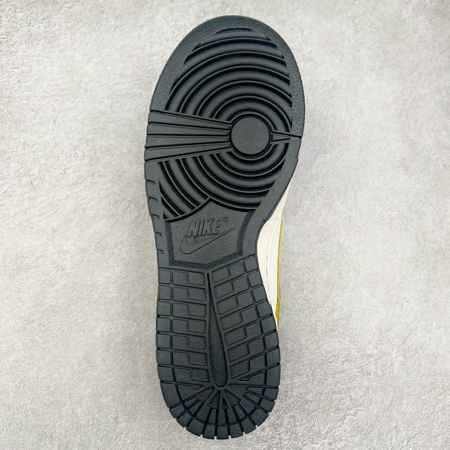 图片[9]-NK Dunk Low 定制配色 ZZ1998-005 大厂出品 极力推荐 原装头层材料 独家版型蒸餾加工帶來的是更好的视觉和脚感体验大厂纯原品质出货 清洁度 电绣工艺 皮料切割干净无任何毛边 细节完美 实拍调校N版已经零色差零失真 百分百还原实物色彩所见即所得 不存在货不对板色差等低级问题 选购参考实物拍摄 不混卖不参货 只用心做好货严格选品 承诺混一赔十 尺码：36 36.5 37.5 38 38.5 39 40 40.5 41 42 42.5 43 44 44.5 45 46-选品中心