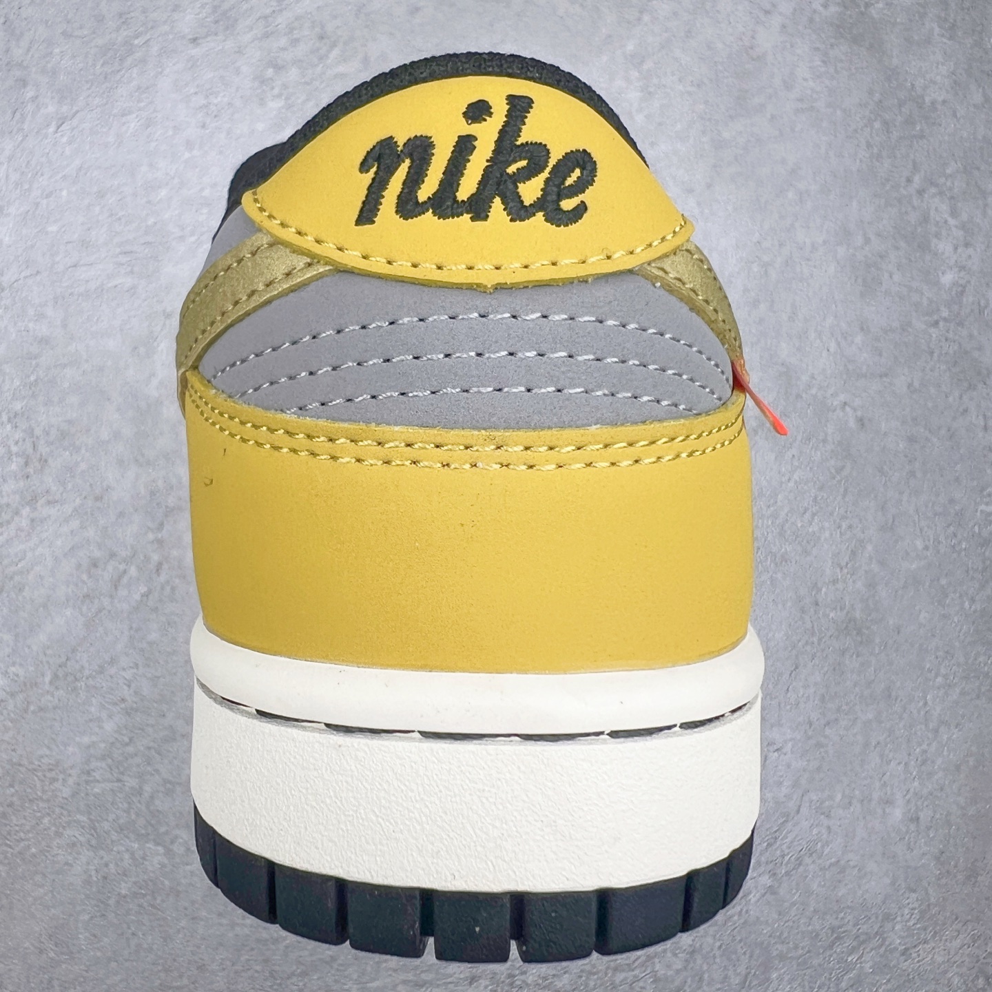 图片[8]-NK Dunk Low 定制配色 ZZ1998-005 大厂出品 极力推荐 原装头层材料 独家版型蒸餾加工帶來的是更好的视觉和脚感体验大厂纯原品质出货 清洁度 电绣工艺 皮料切割干净无任何毛边 细节完美 实拍调校N版已经零色差零失真 百分百还原实物色彩所见即所得 不存在货不对板色差等低级问题 选购参考实物拍摄 不混卖不参货 只用心做好货严格选品 承诺混一赔十 尺码：36 36.5 37.5 38 38.5 39 40 40.5 41 42 42.5 43 44 44.5 45 46-选品中心